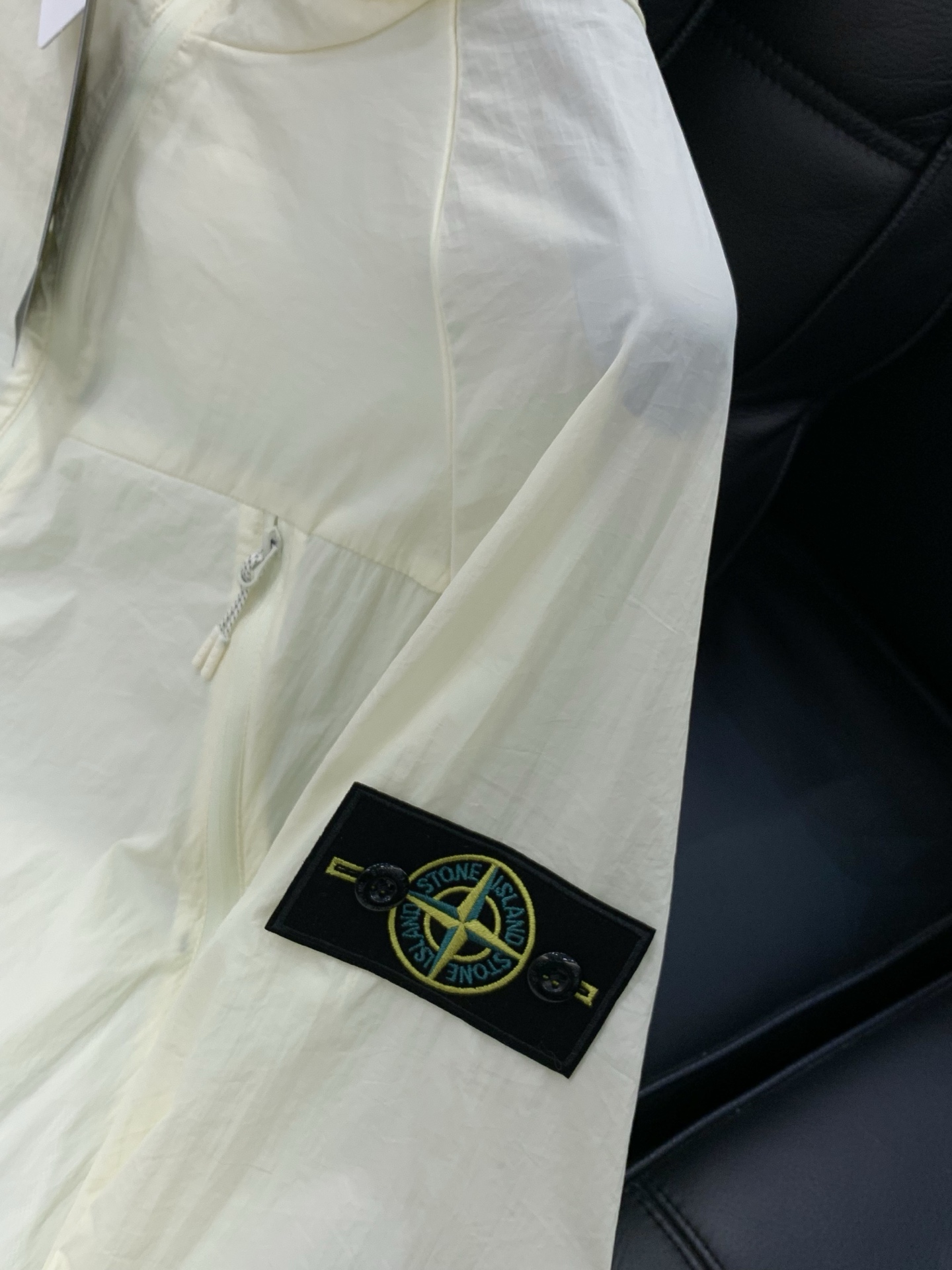 ，Stone Island 石头岛，2026夏季最新款，专柜同步有售，原单狠货，爆款时尚休闲连帽防晒服外