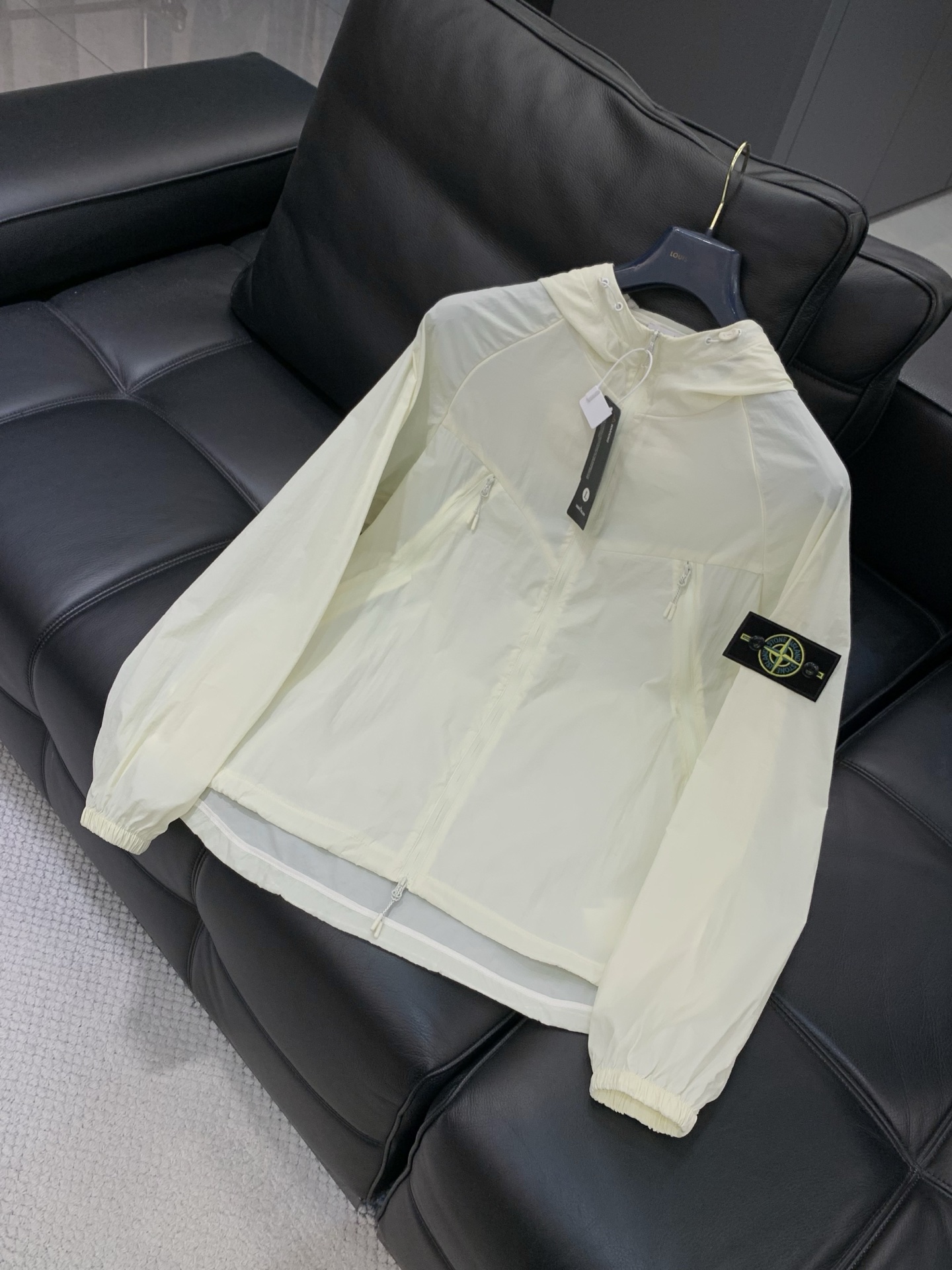 ，Stone Island 石头岛，2026夏季最新款，专柜同步有售，原单狠货，爆款时尚休闲连帽防晒服外