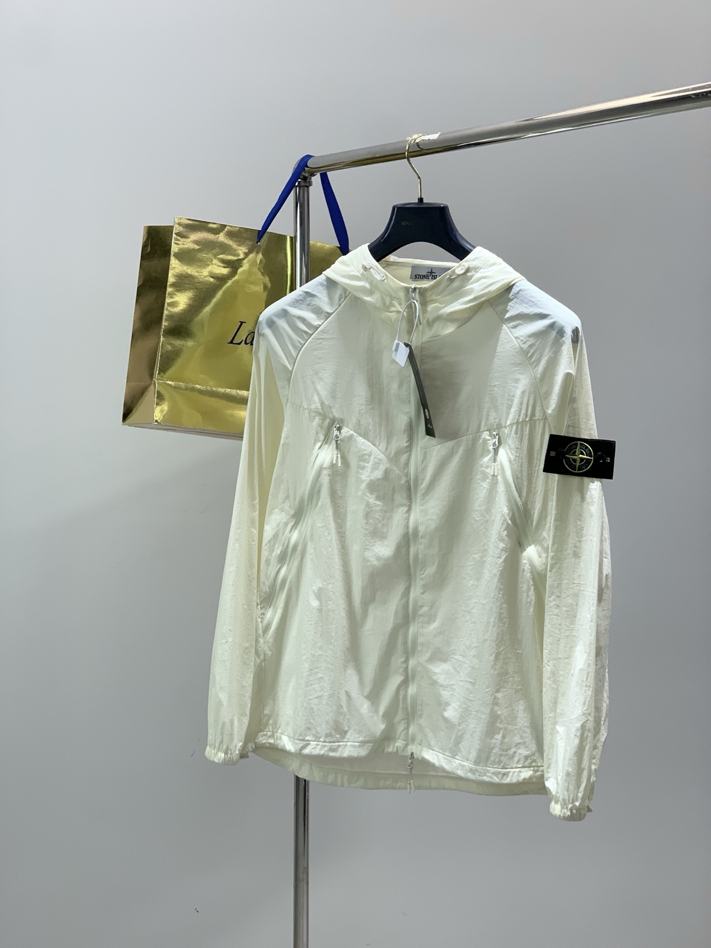 ，Stone Island 石头岛，2026夏季最新款，专柜同步有售，原单狠货，爆款时尚休闲连帽防晒服外