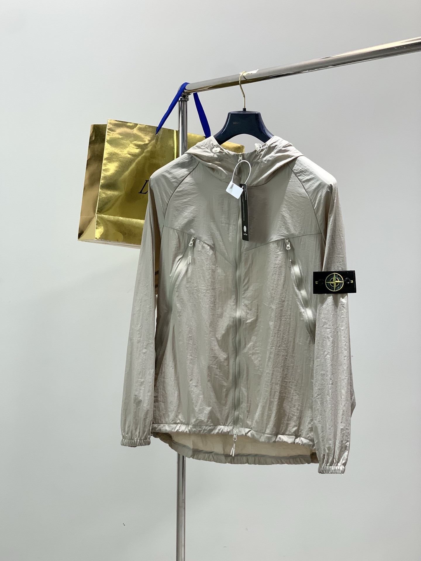 ，Stone Island 石头岛，2026夏季最新款，专柜同步有售，原单狠货，爆款时尚休闲连帽防晒服外
