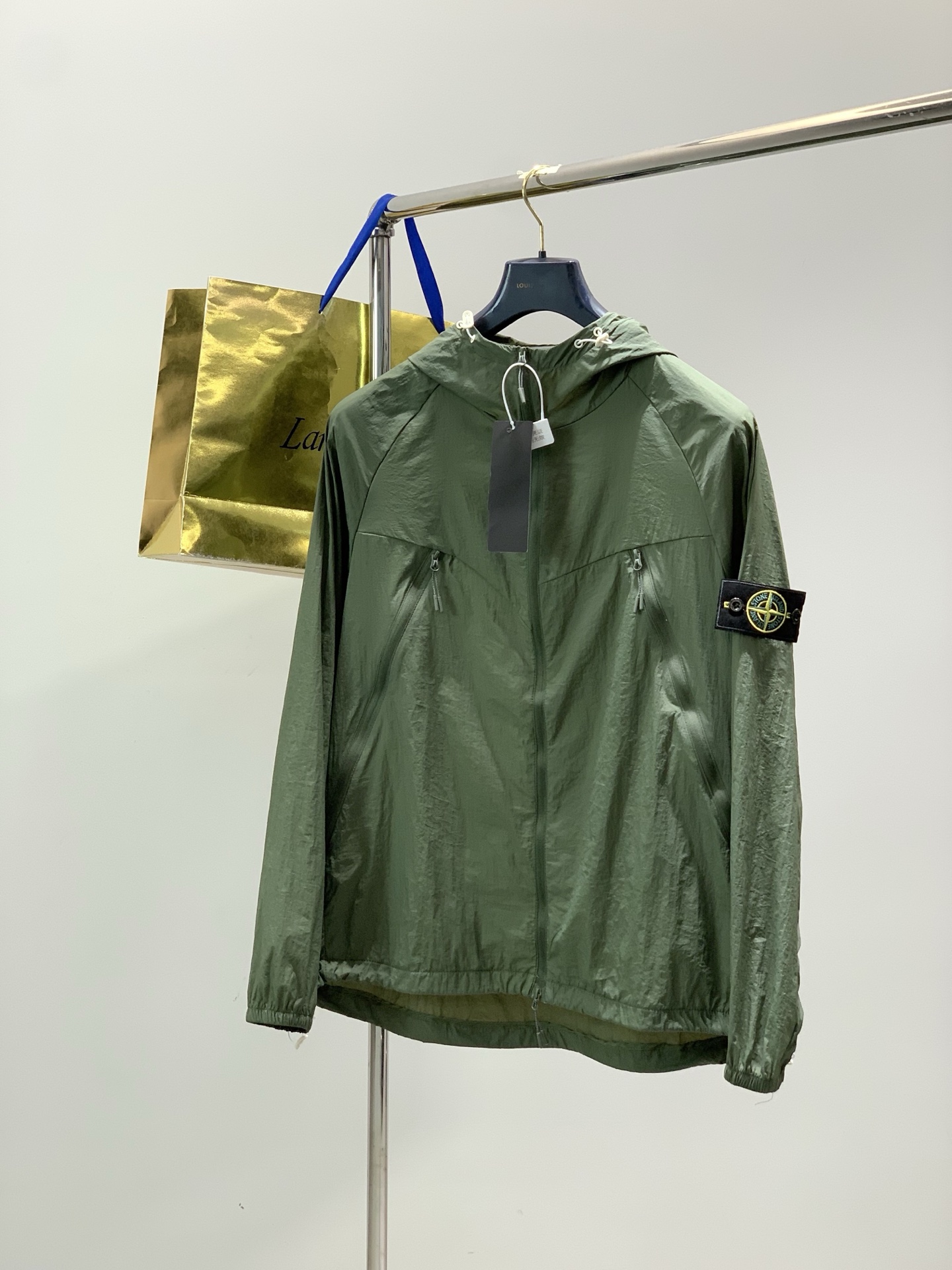，Stone Island 石头岛，2026夏季最新款，专柜同步有售，原单狠货，爆款时尚休闲连帽防晒服外