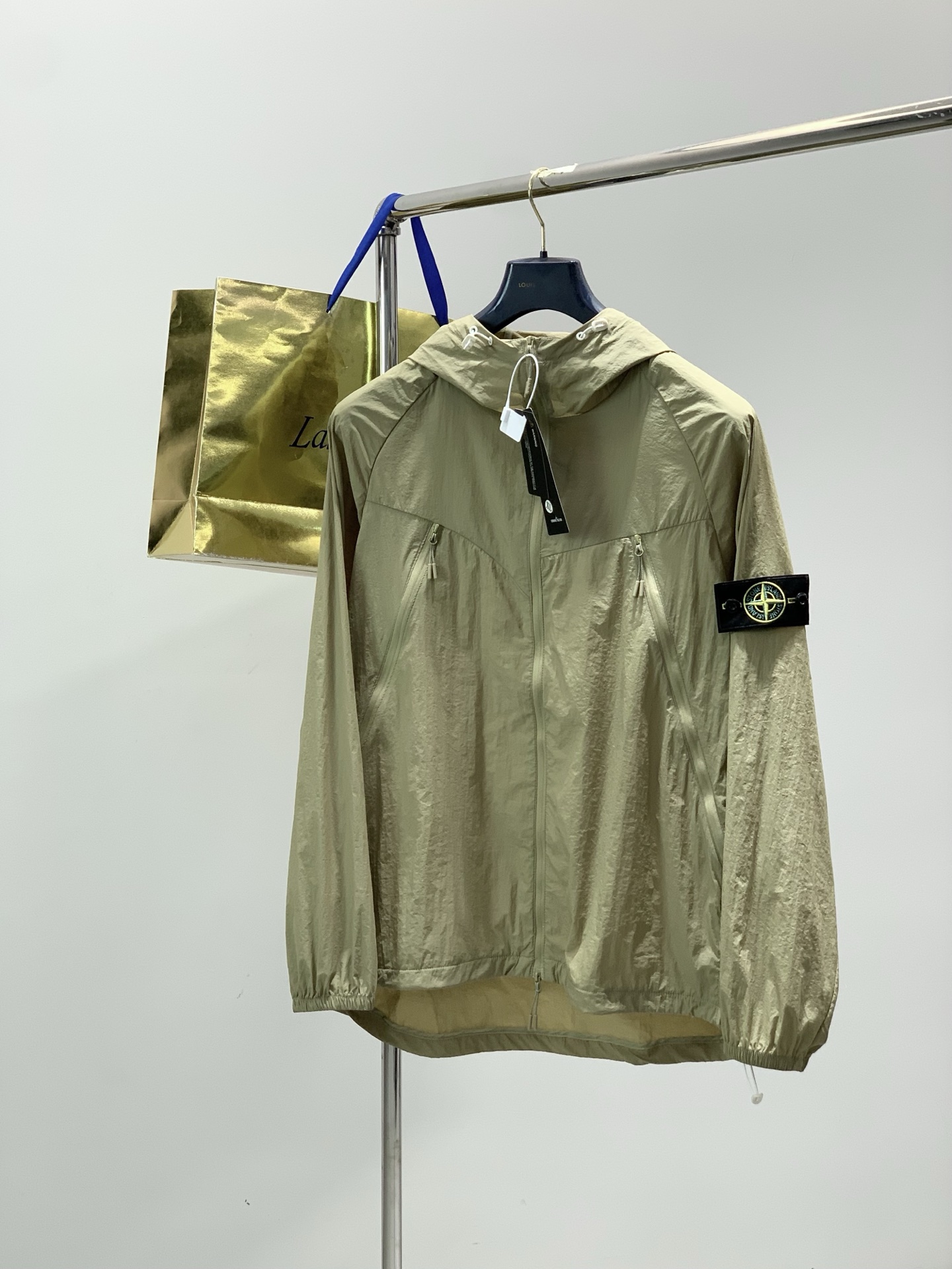 ，Stone Island 石头岛，2026夏季最新款，专柜同步有售，原单狠货，爆款时尚休闲连帽防晒服外