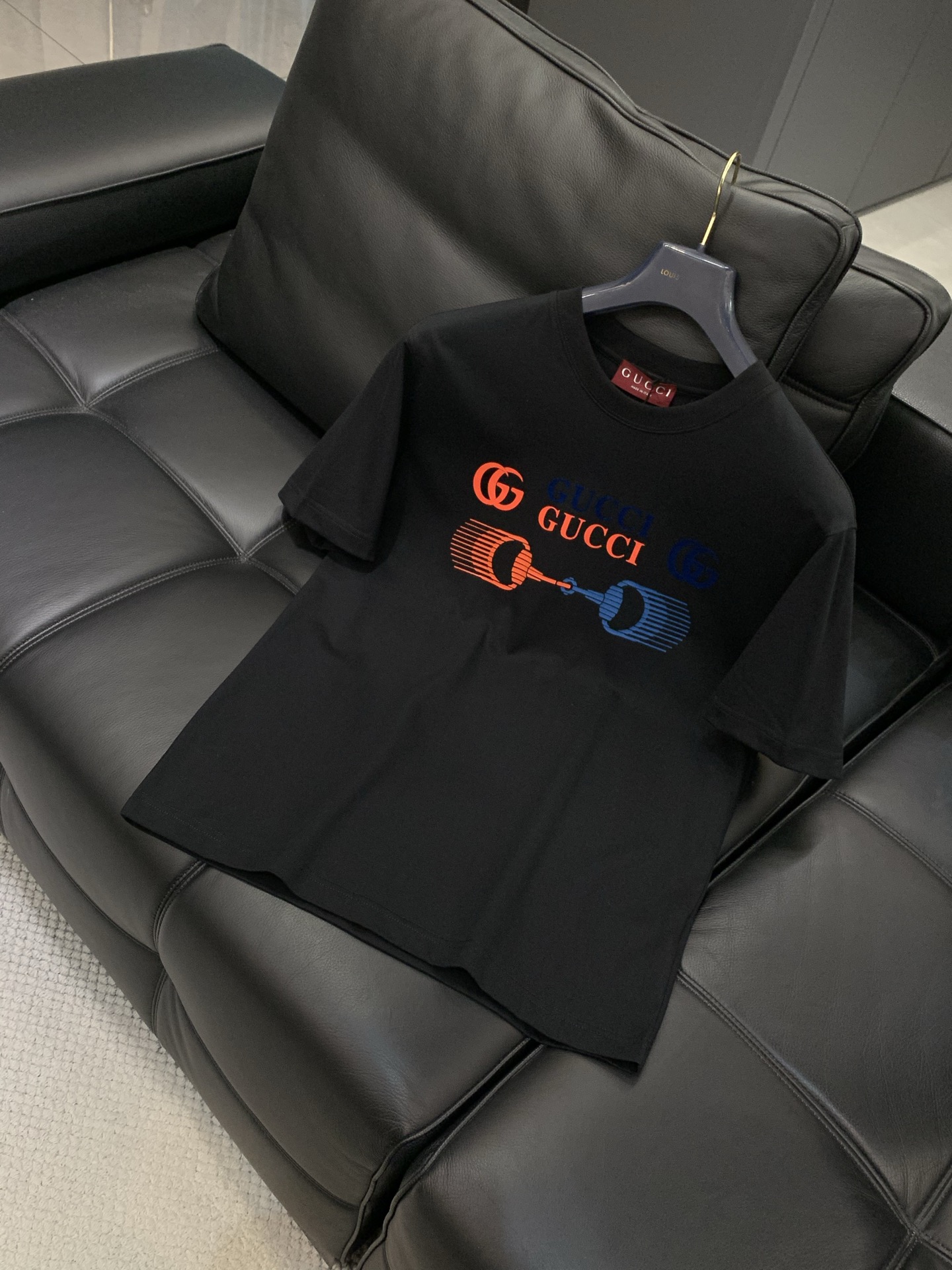 ，Gucci 古驰，2026夏季最新款，专柜同步有售，原单狠货，时尚休闲圆领短袖T恤，上身很有特点！吸睛