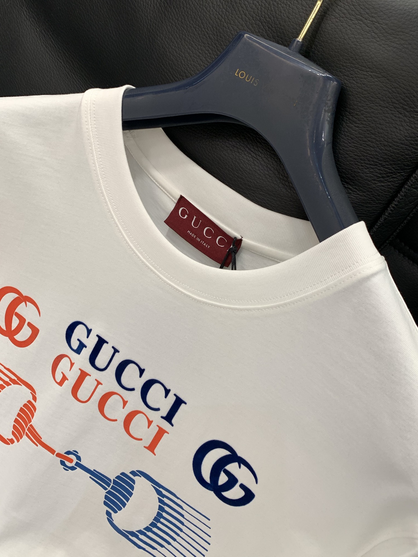 ，Gucci 古驰，2026夏季最新款，专柜同步有售，原单狠货，时尚休闲圆领短袖T恤，上身很有特点！吸睛