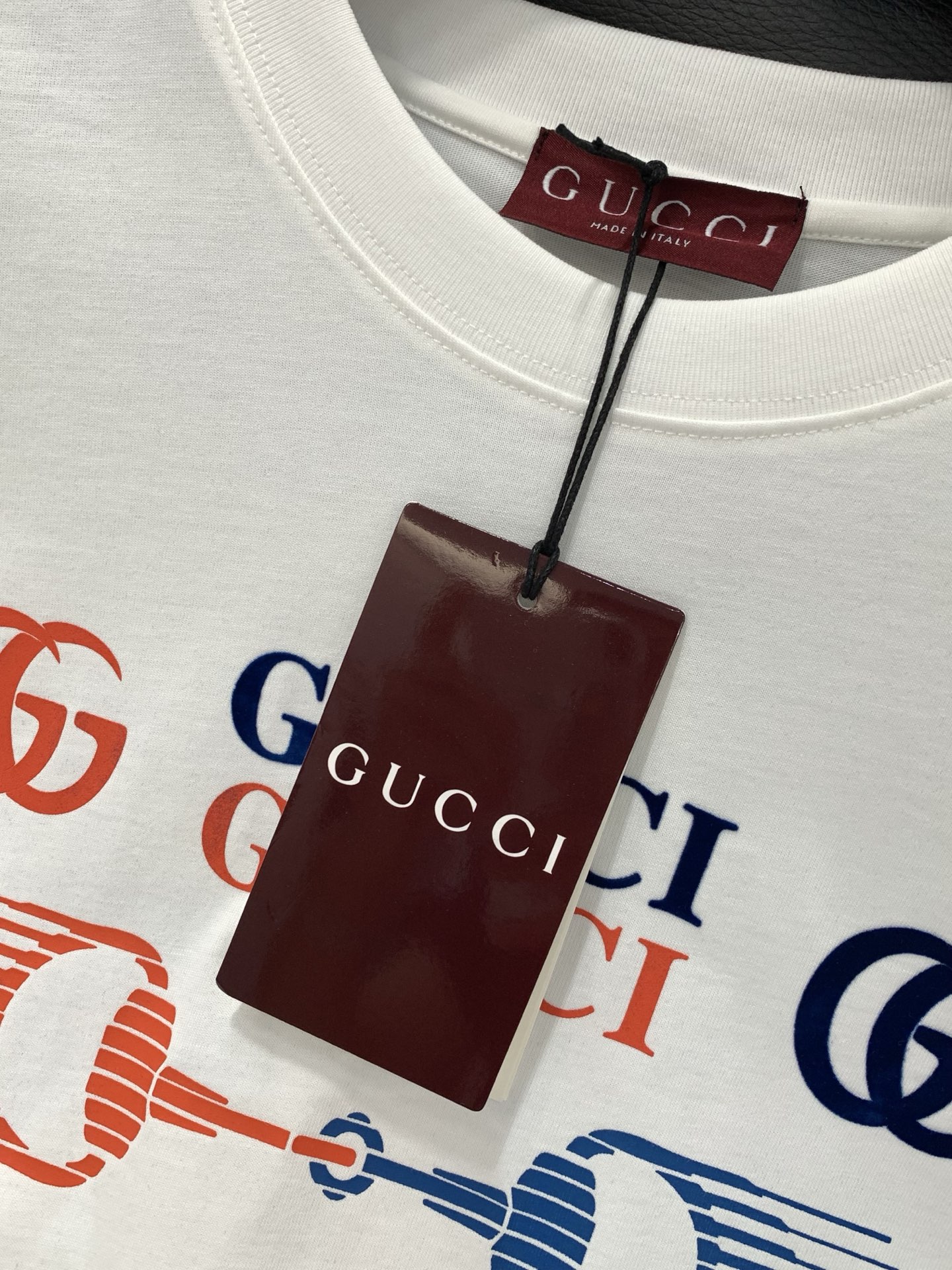 ，Gucci 古驰，2026夏季最新款，专柜同步有售，原单狠货，时尚休闲圆领短袖T恤，上身很有特点！吸睛