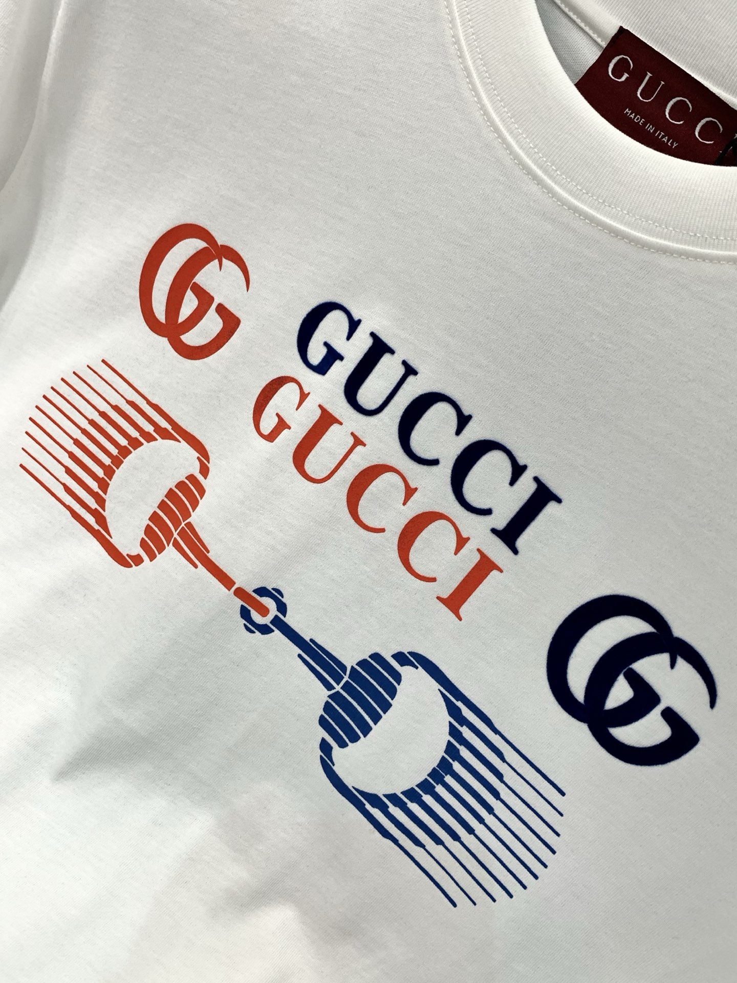 ，Gucci 古驰，2026夏季最新款，专柜同步有售，原单狠货，时尚休闲圆领短袖T恤，上身很有特点！吸睛
