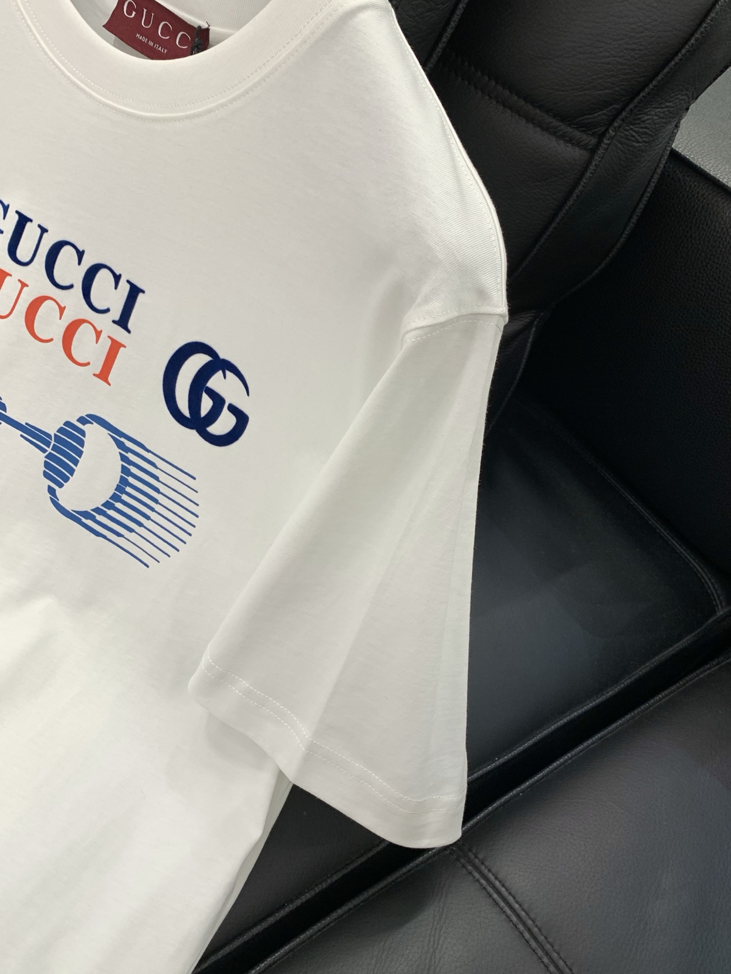 ，Gucci 古驰，2026夏季最新款，专柜同步有售，原单狠货，时尚休闲圆领短袖T恤，上身很有特点！吸睛