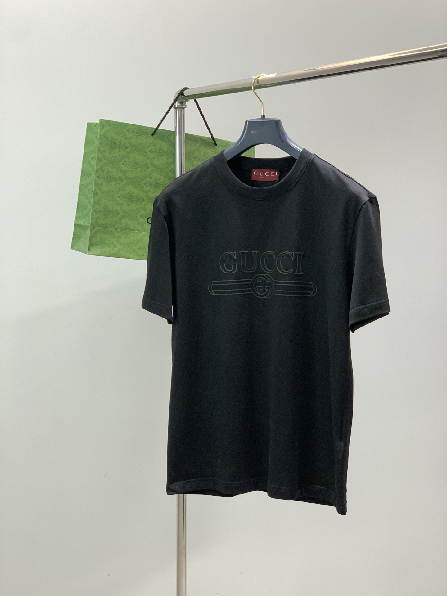 ，Gucci 古驰，2026夏季最新款，专柜同步有售，原单狠货，时尚休闲圆领短袖T恤，上身很有特点！吸睛
