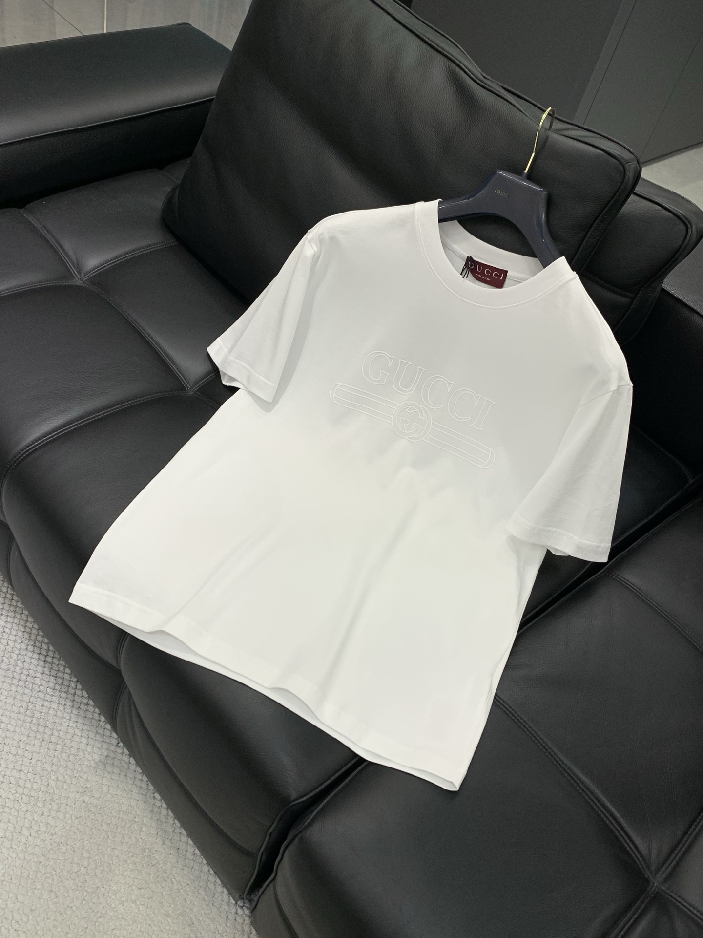 ，Gucci 古驰，2026夏季最新款，专柜同步有售，原单狠货，时尚休闲圆领短袖T恤，上身很有特点！吸睛