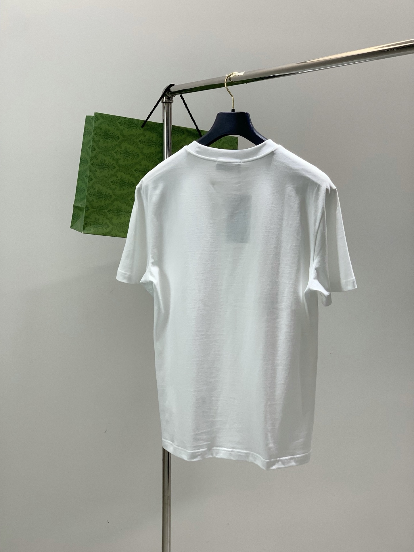，Gucci 古驰，2026夏季最新款，专柜同步有售，原单狠货，时尚休闲圆领短袖T恤，上身很有特点！吸睛