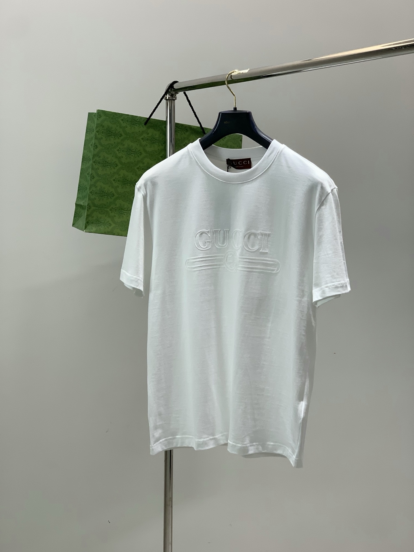 ，Gucci 古驰，2026夏季最新款，专柜同步有售，原单狠货，时尚休闲圆领短袖T恤，上身很有特点！吸睛