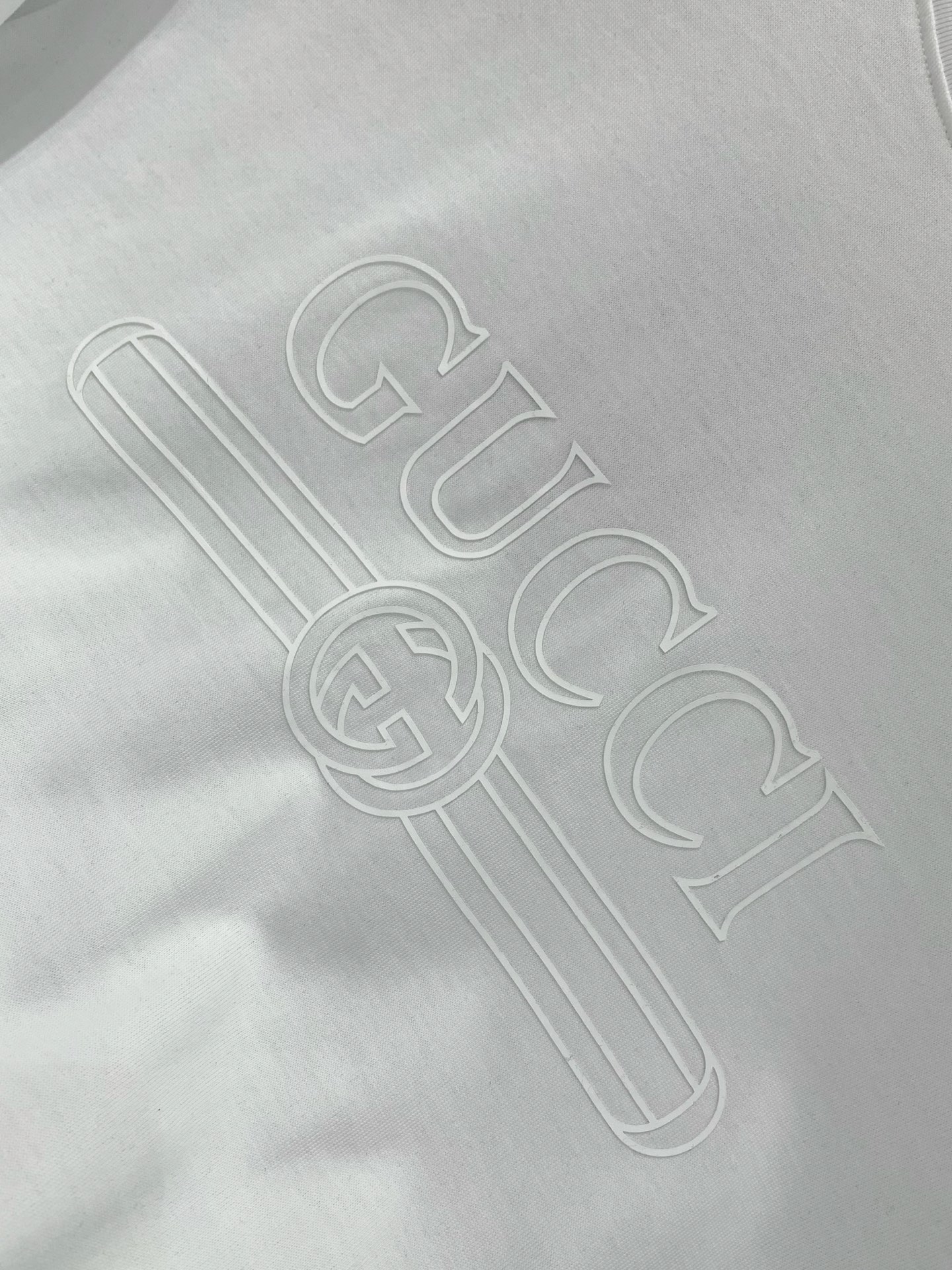 ，Gucci 古驰，2026夏季最新款，专柜同步有售，原单狠货，时尚休闲圆领短袖T恤，上身很有特点！吸睛