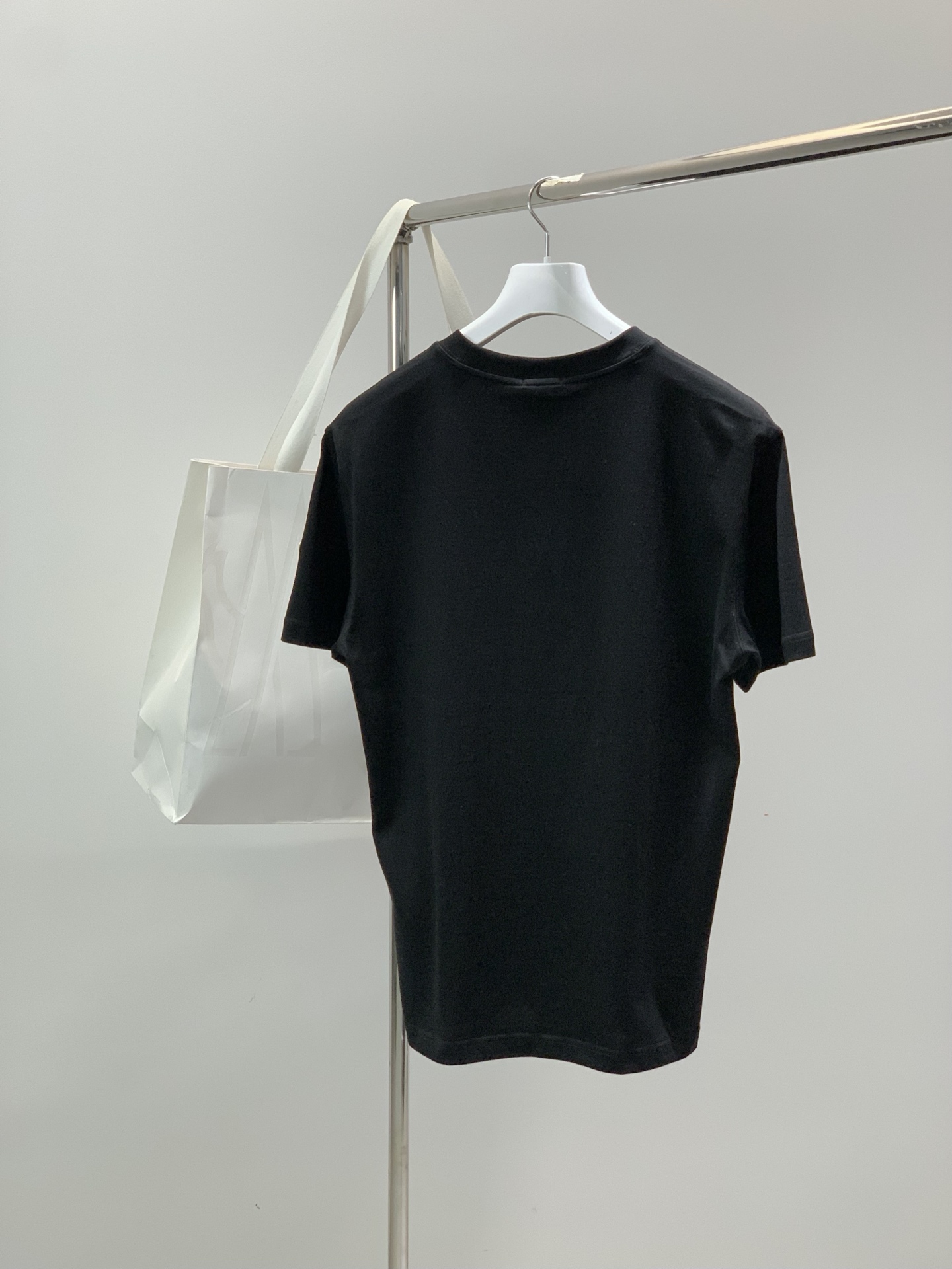 ，Moncler 蒙口，2026夏季最新品，专柜同步有售，原单狠货，时尚休闲圆领短袖T恤，上身舒适！吸睛