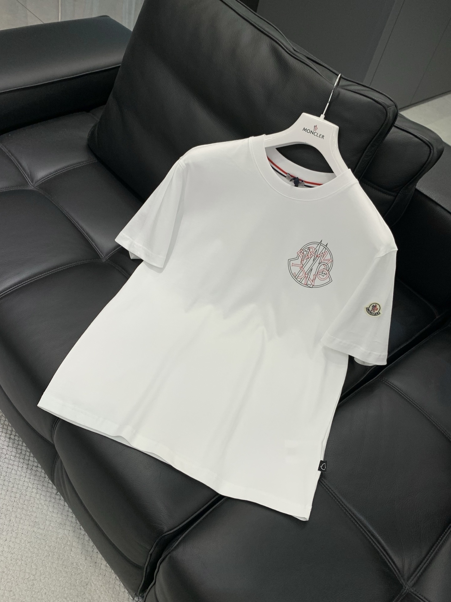 ，Moncler 蒙口，2026夏季最新品，专柜同步有售，原单狠货，时尚休闲圆领短袖T恤，上身舒适！吸睛