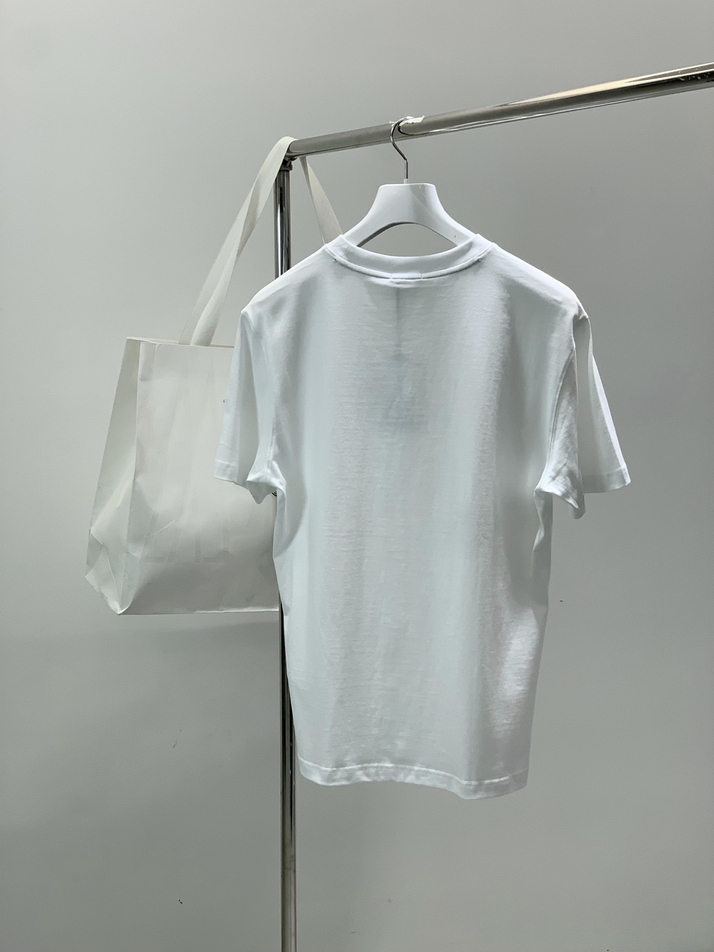 ，Moncler 蒙口，2026夏季最新品，专柜同步有售，原单狠货，时尚休闲圆领短袖T恤，上身舒适！吸睛