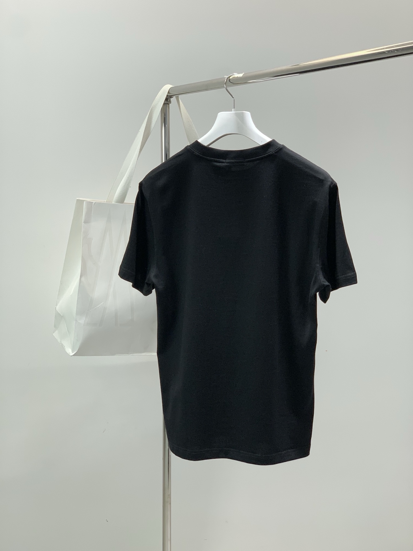 ，Moncler 蒙口，2026夏季最新品，专柜同步有售，原单狠货，时尚休闲圆领短袖T恤，上身舒适！吸睛