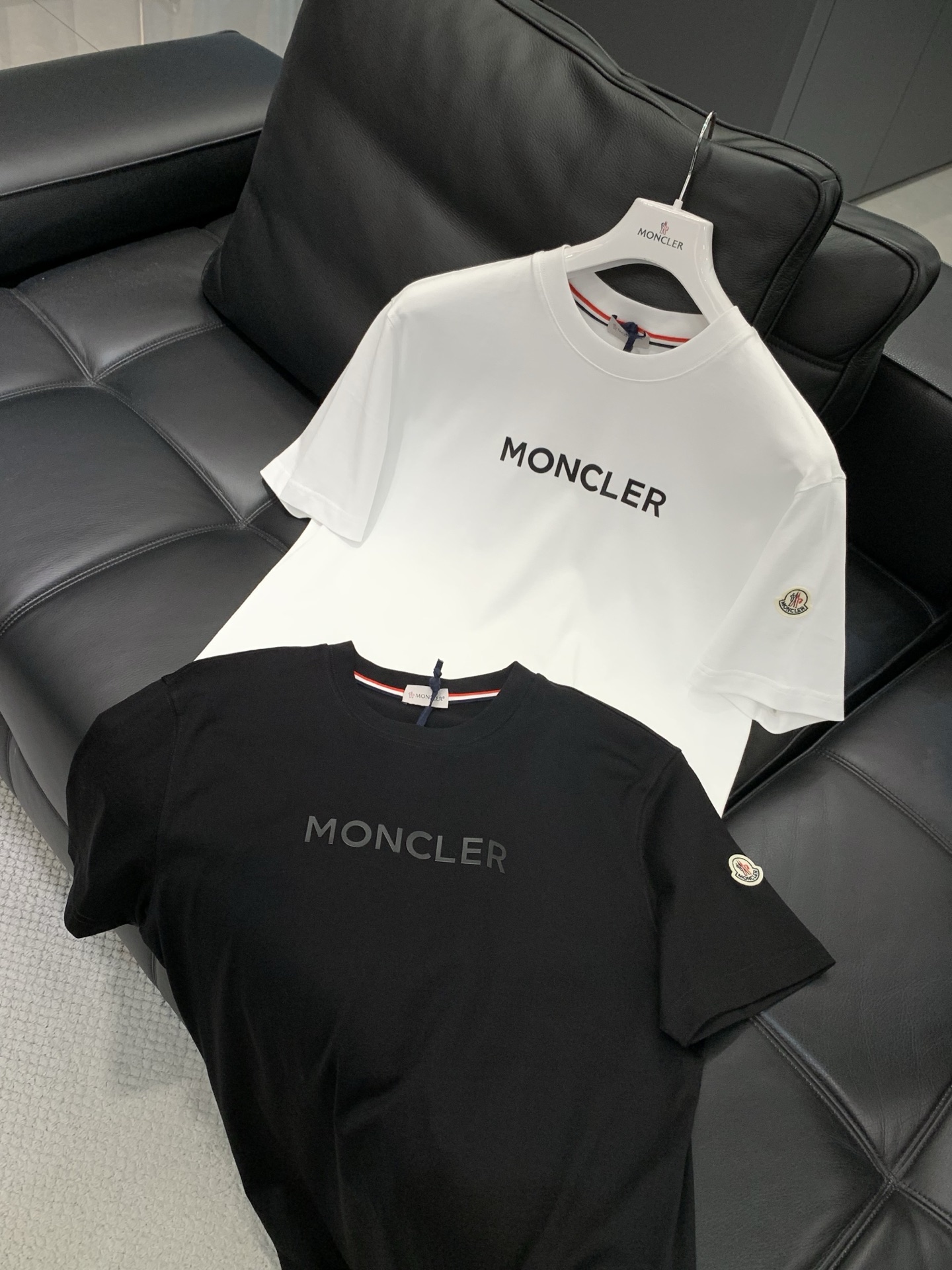 ，Moncler 蒙口，2026夏季最新品，专柜同步有售，原单狠货，时尚休闲圆领短袖T恤，上身舒适！吸睛