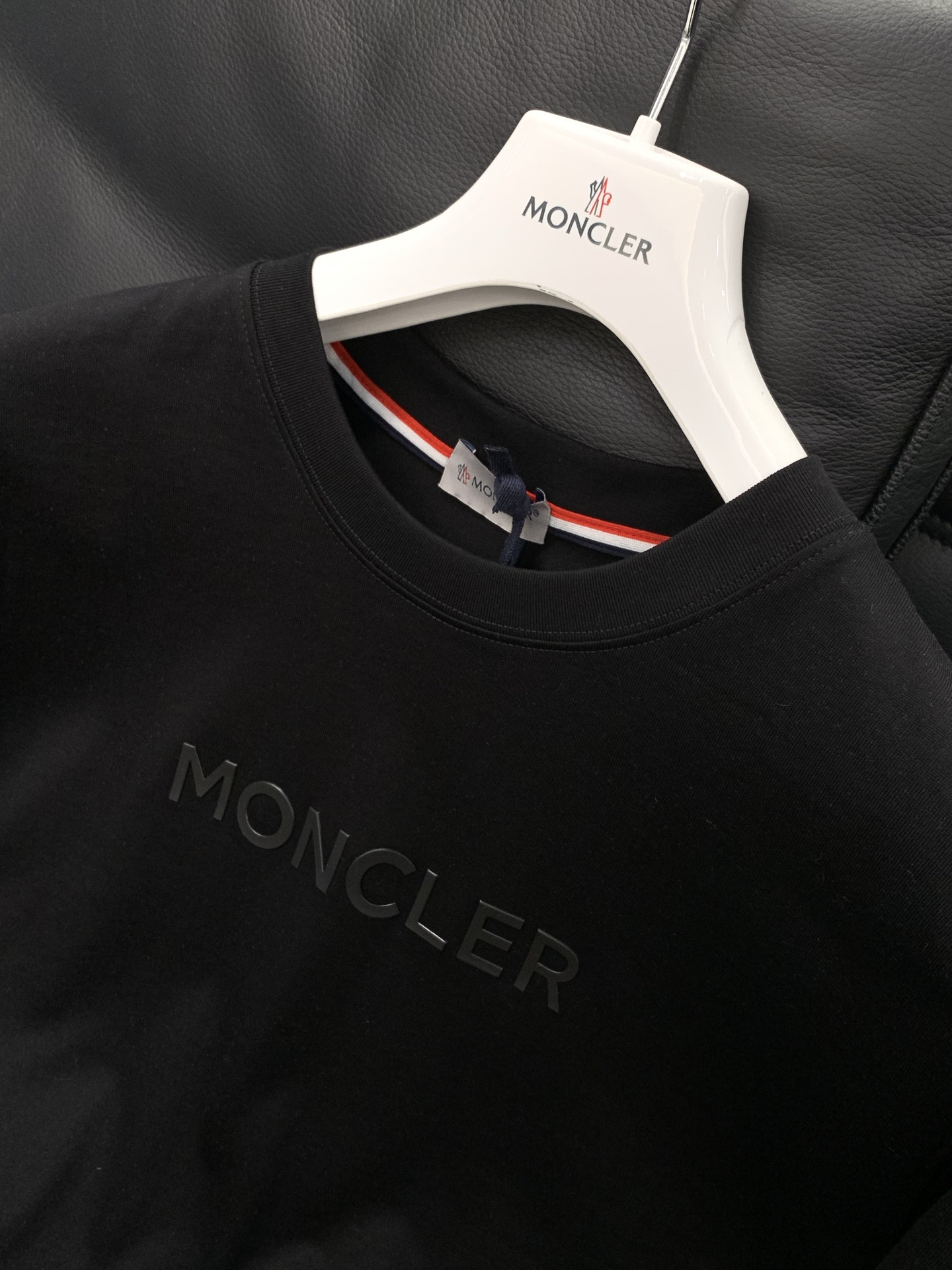 ，Moncler 蒙口，2026夏季最新品，专柜同步有售，原单狠货，时尚休闲圆领短袖T恤，上身舒适！吸睛