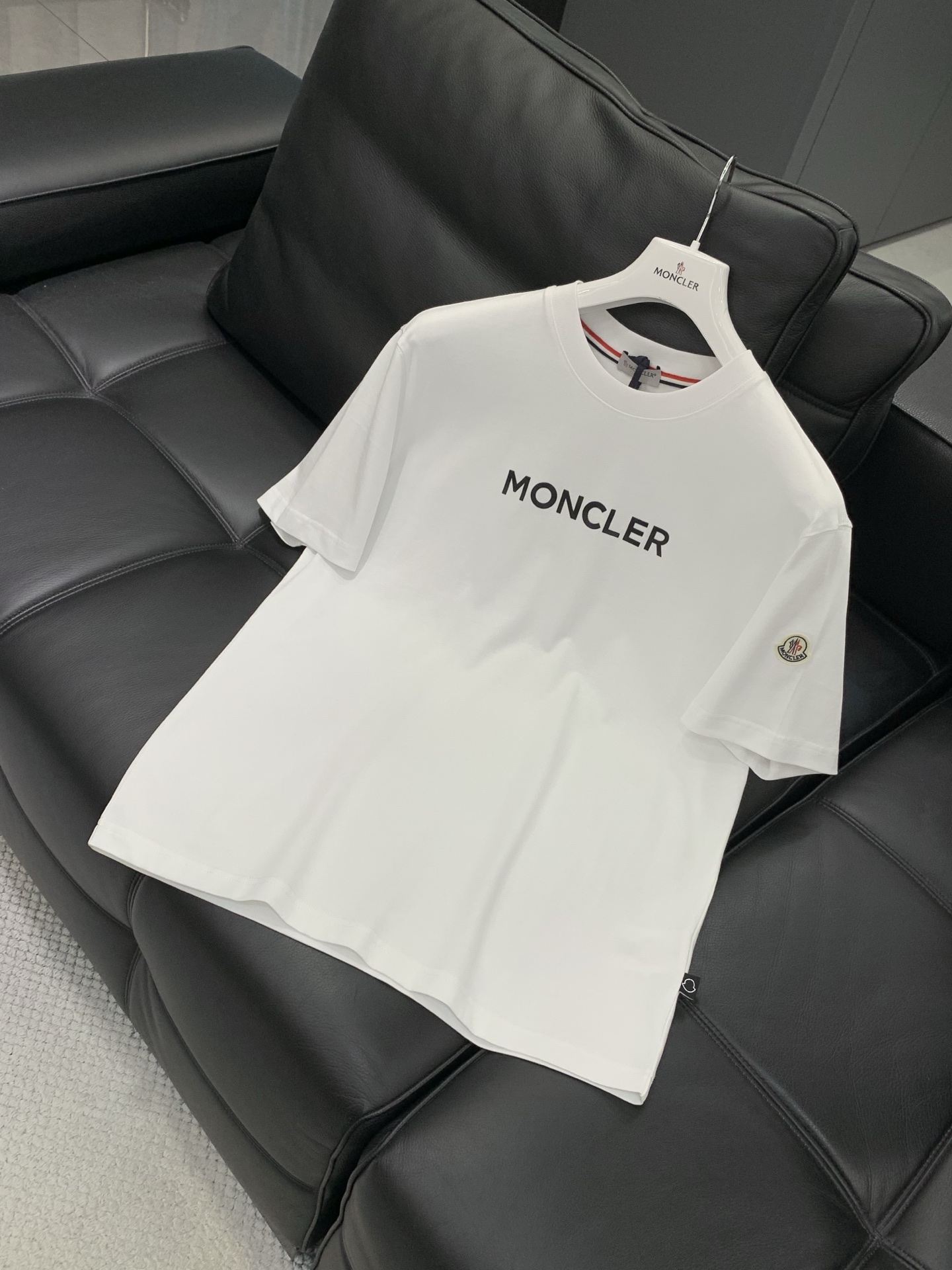 ，Moncler 蒙口，2026夏季最新品，专柜同步有售，原单狠货，时尚休闲圆领短袖T恤，上身舒适！吸睛