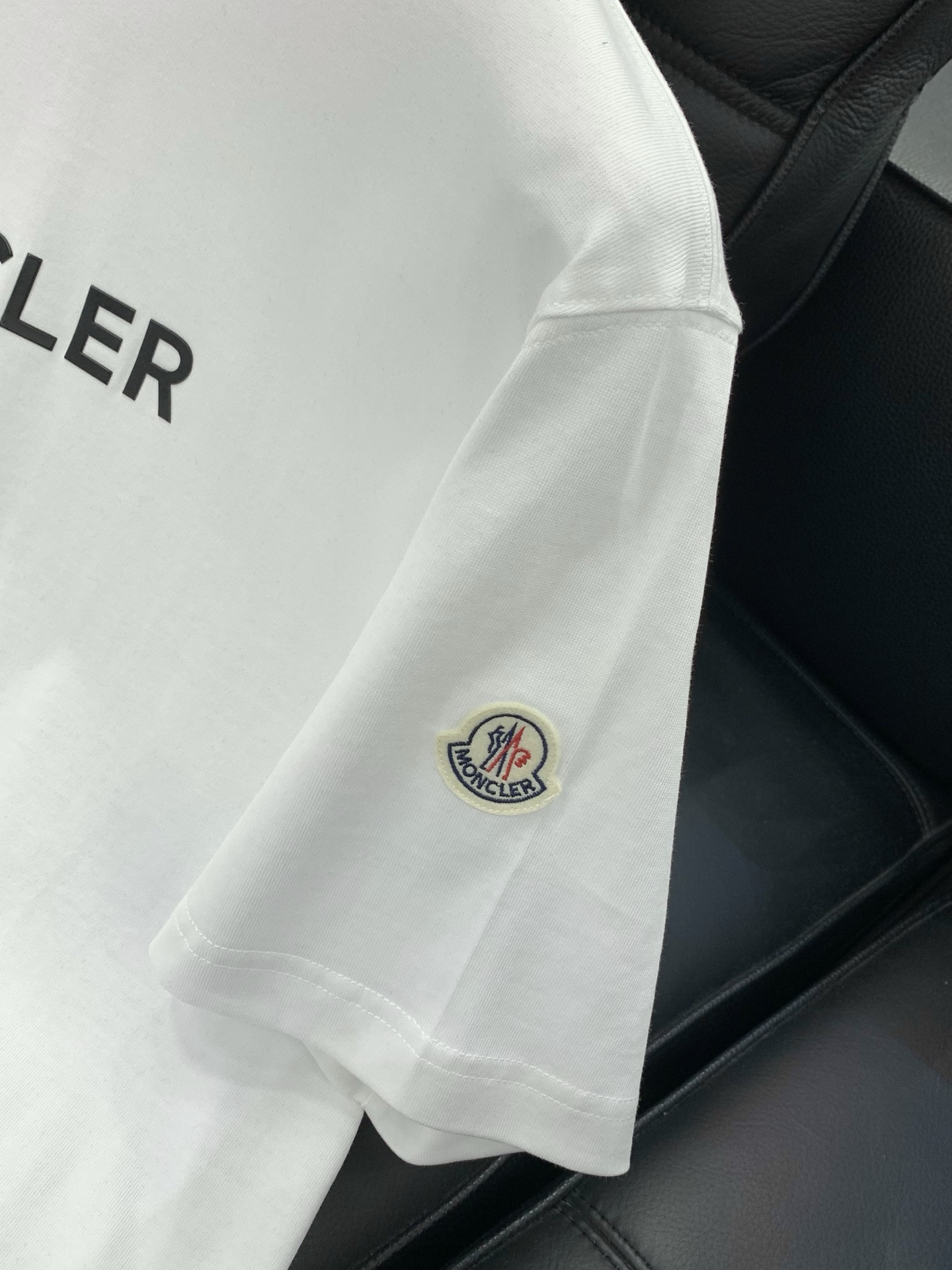 ，Moncler 蒙口，2026夏季最新品，专柜同步有售，原单狠货，时尚休闲圆领短袖T恤，上身舒适！吸睛