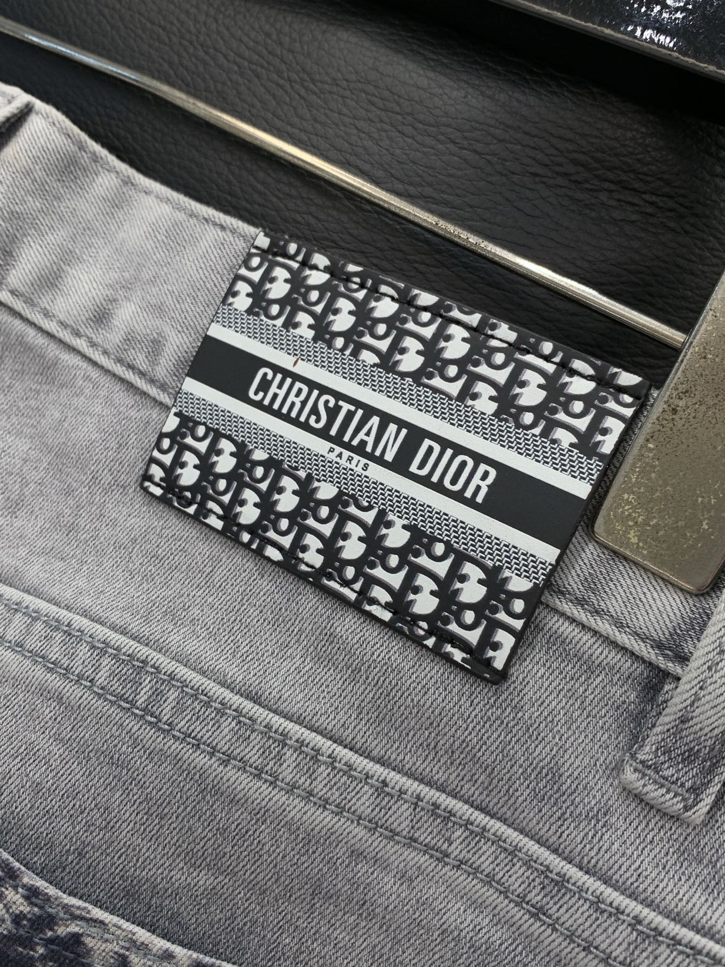 ，Dior 迪奥，2026春季新品，官网专柜同步有售，原单狠货，时尚休闲水洗牛仔裤，超级有范儿的一款牛仔