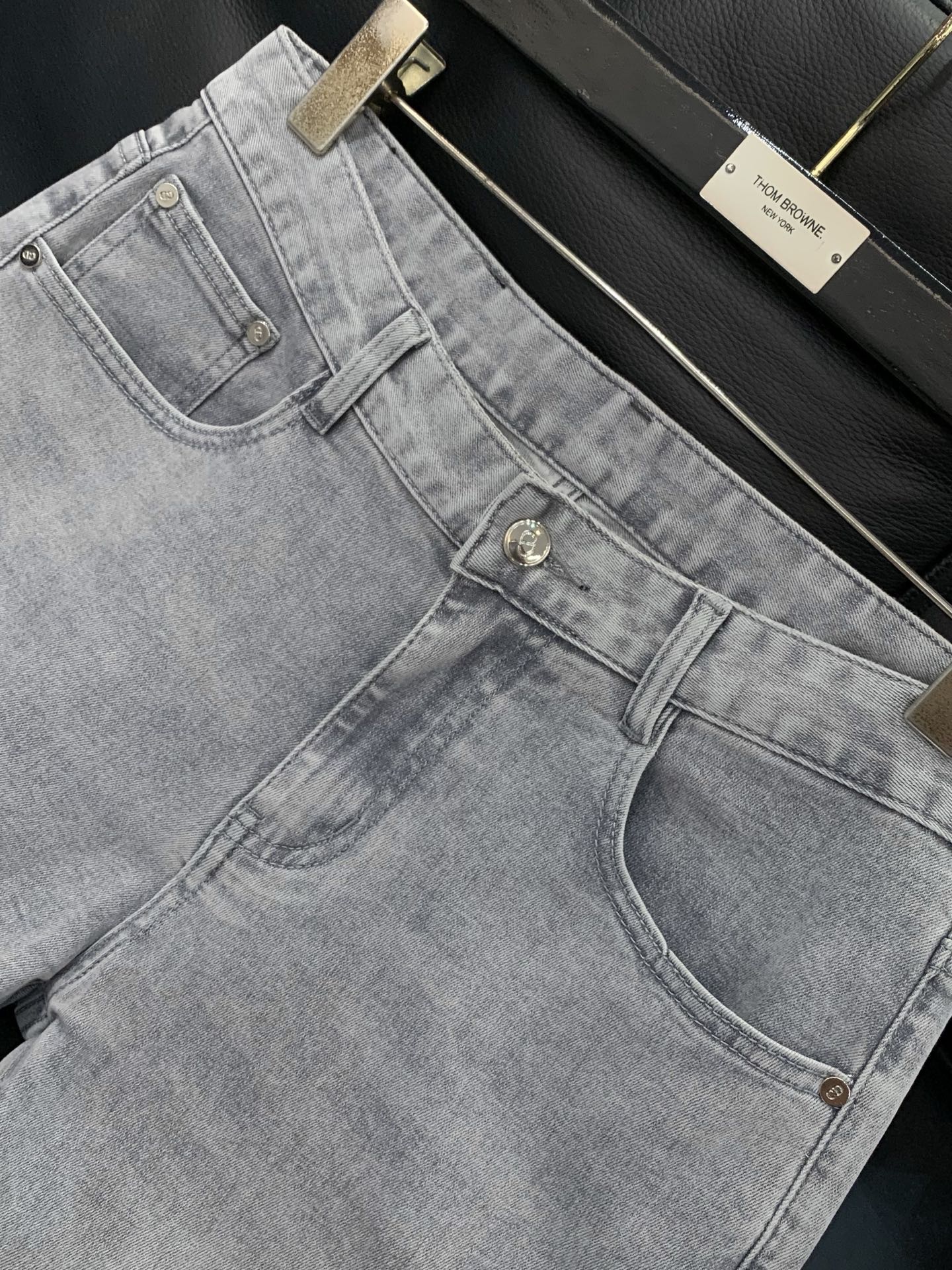 ，Dior 迪奥，2026春季新品，官网专柜同步有售，原单狠货，时尚休闲水洗牛仔裤，超级有范儿的一款牛仔