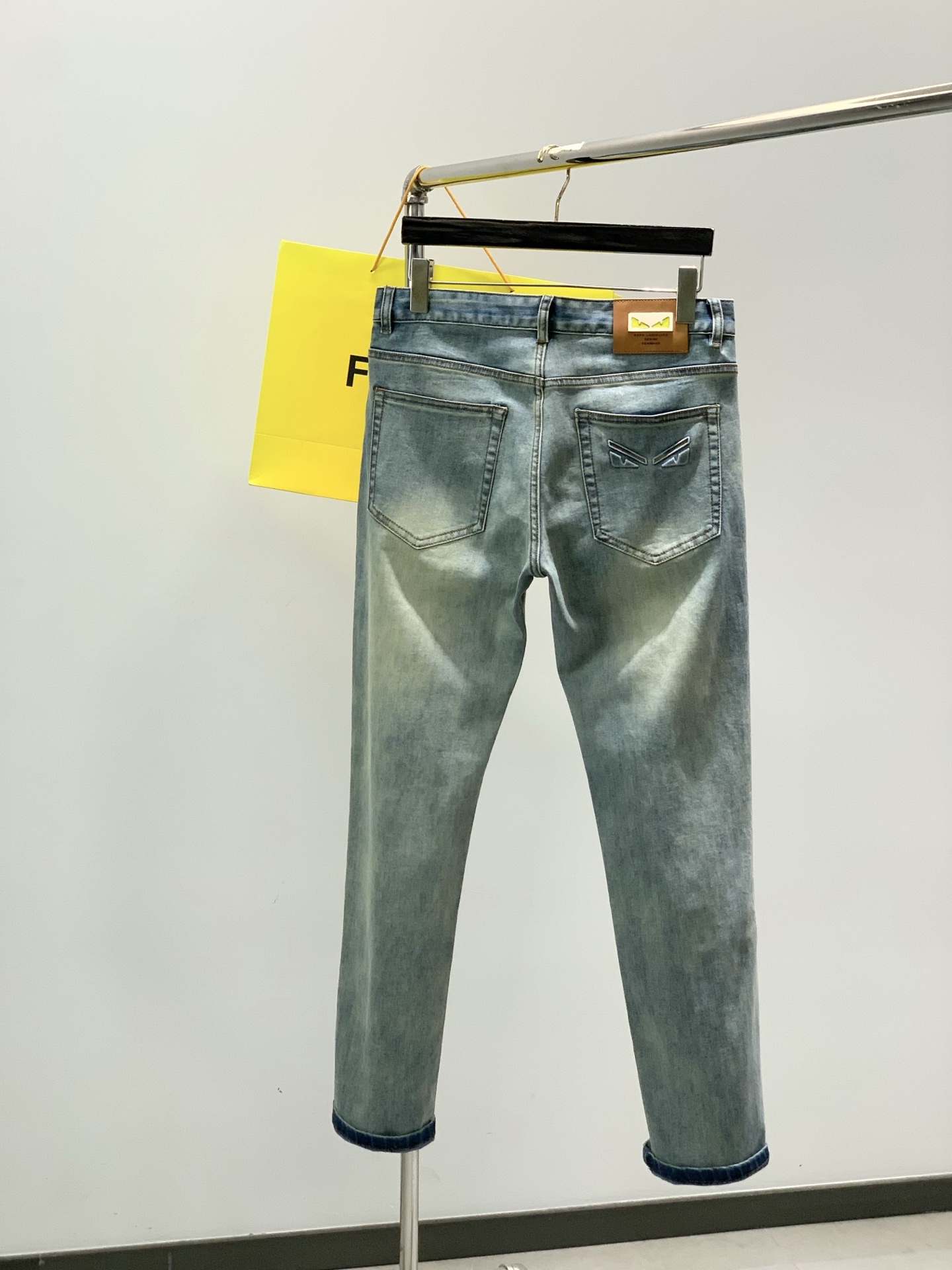 ，Fendi 芬迪，2026春季最新品，专柜同步有售，原单狠货，时尚休闲牛仔裤，进口原版水洗弹力面料，舒
