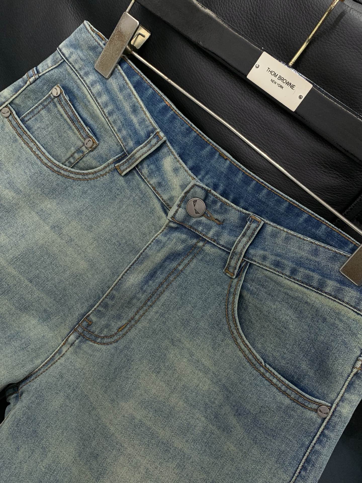 ，Fendi 芬迪，2026春季最新品，专柜同步有售，原单狠货，时尚休闲牛仔裤，进口原版水洗弹力面料，舒