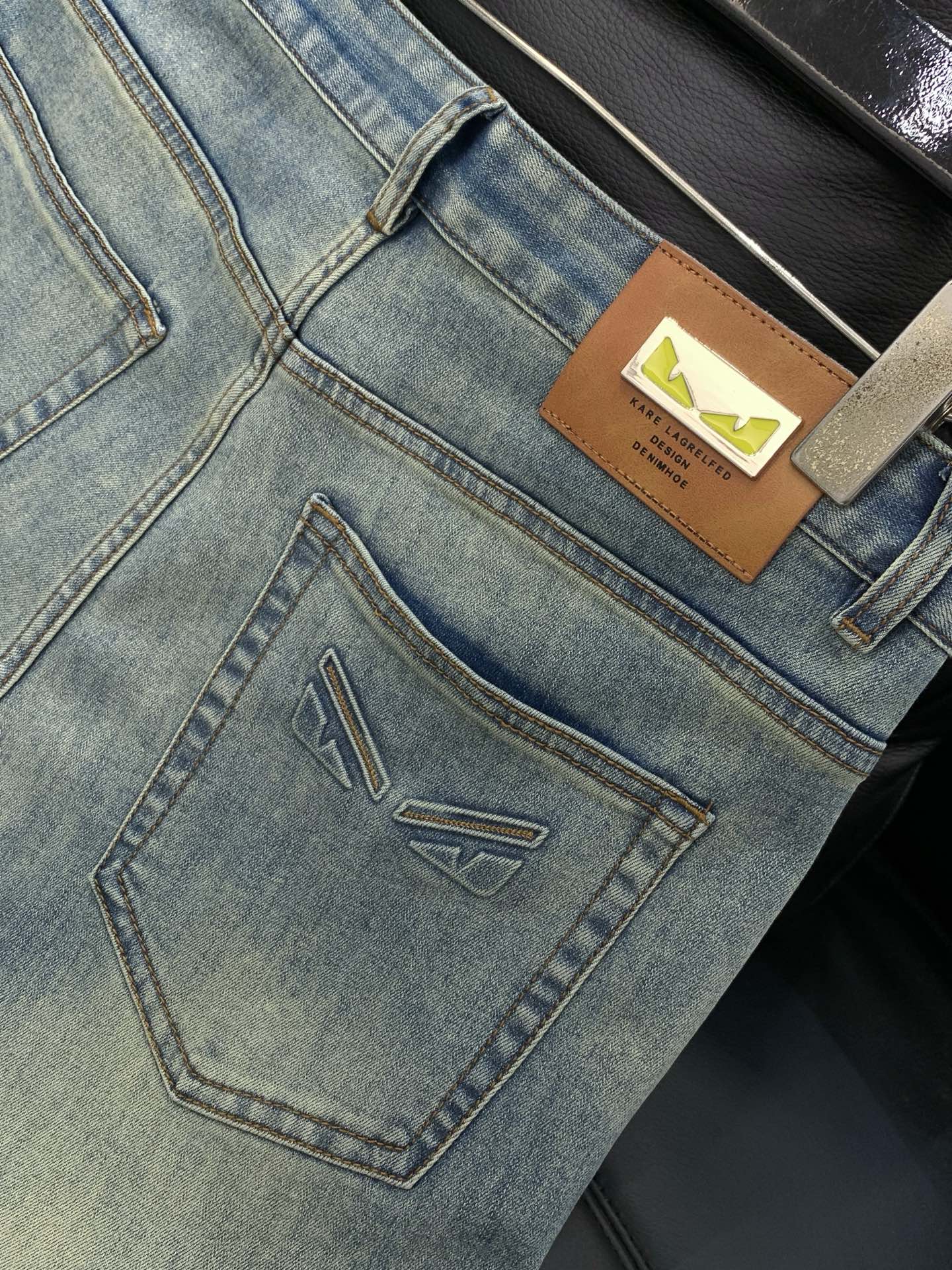 ，Fendi 芬迪，2026春季最新品，专柜同步有售，原单狠货，时尚休闲牛仔裤，进口原版水洗弹力面料，舒