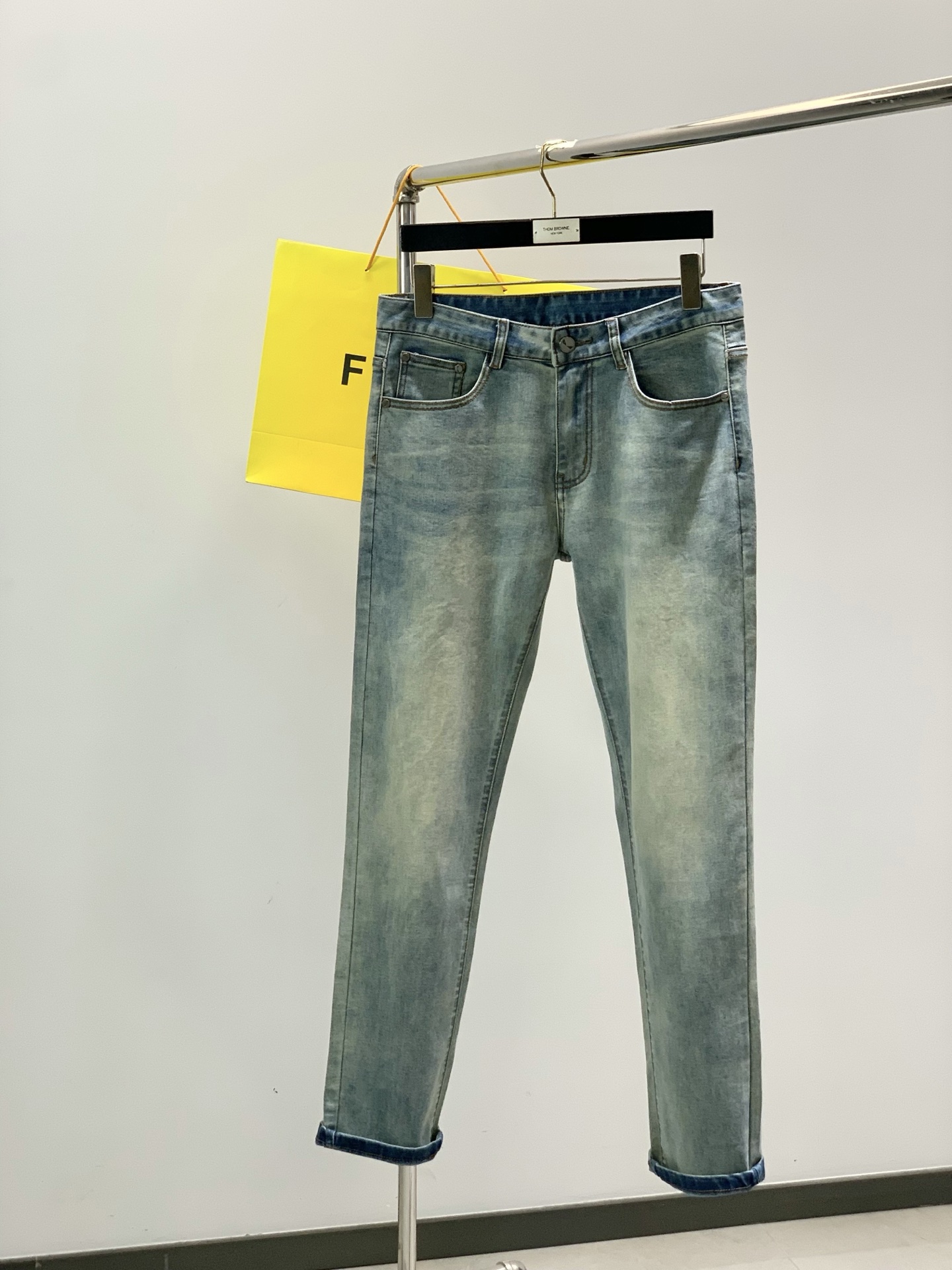 ，Fendi 芬迪，2026春季最新品，专柜同步有售，原单狠货，时尚休闲牛仔裤，进口原版水洗弹力面料，舒
