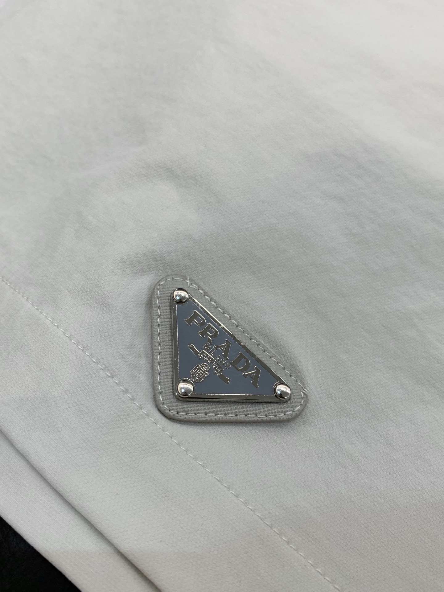 ，PRADA 普拉达，2026夏季最新品，专柜同步有售，时尚休闲短裤，进口原版面料，做工极为复杂，唯一可