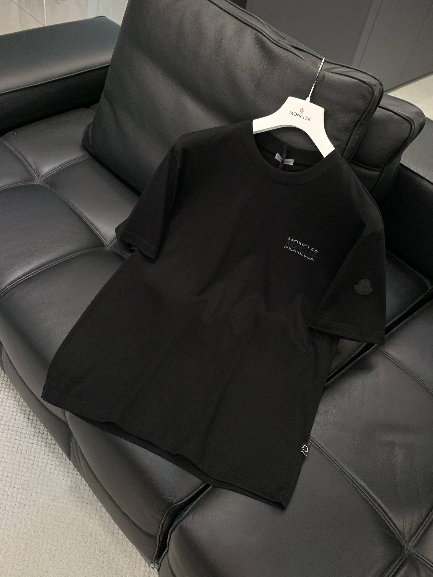 ，Moncler 蒙口，2026夏季最新品，专柜同步有售，原单狠货，时尚休闲圆领短袖T恤，上身舒适！吸睛