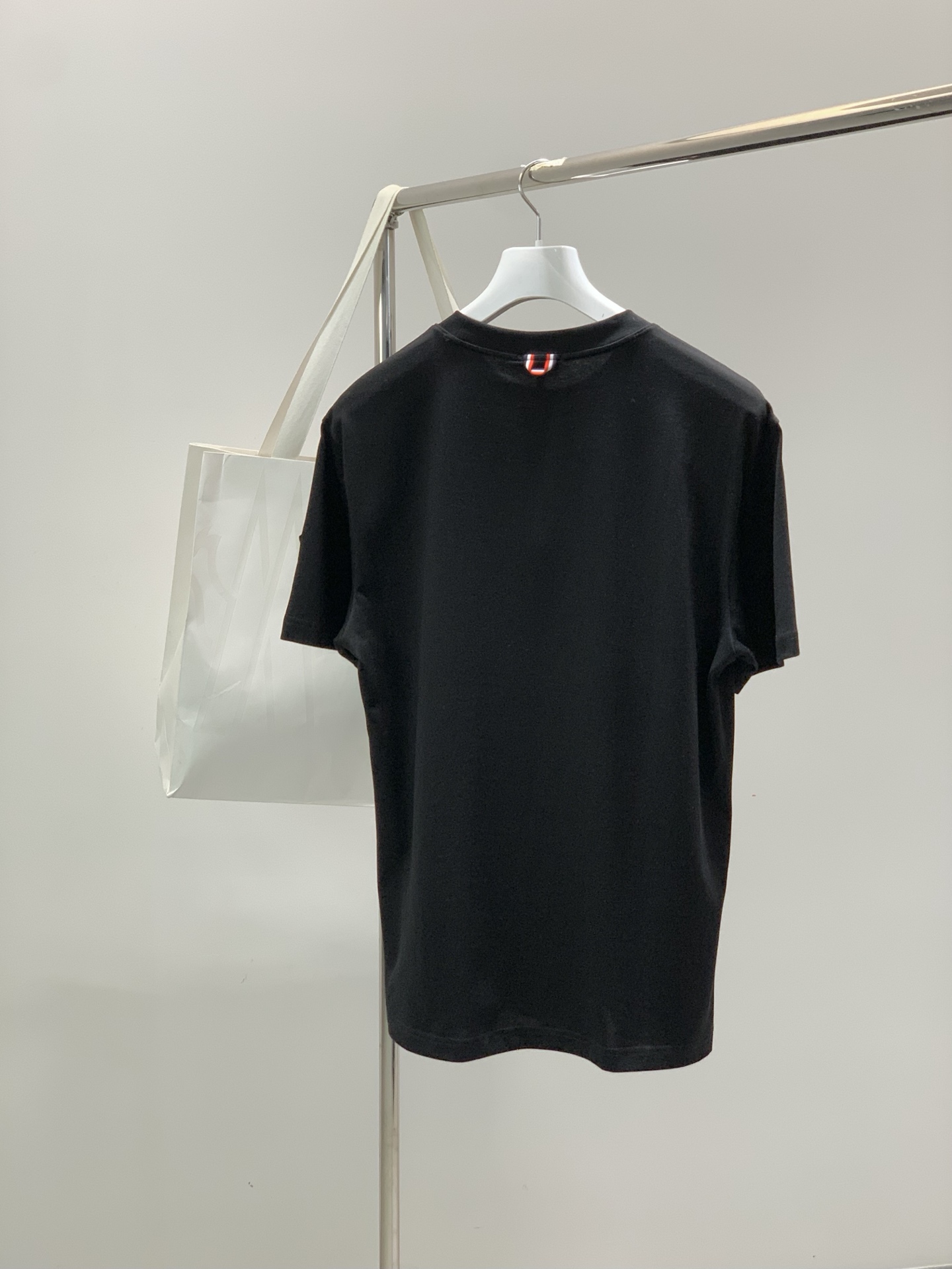，Moncler 蒙口，2026夏季最新品，专柜同步有售，原单狠货，时尚休闲圆领短袖T恤，上身舒适！吸睛