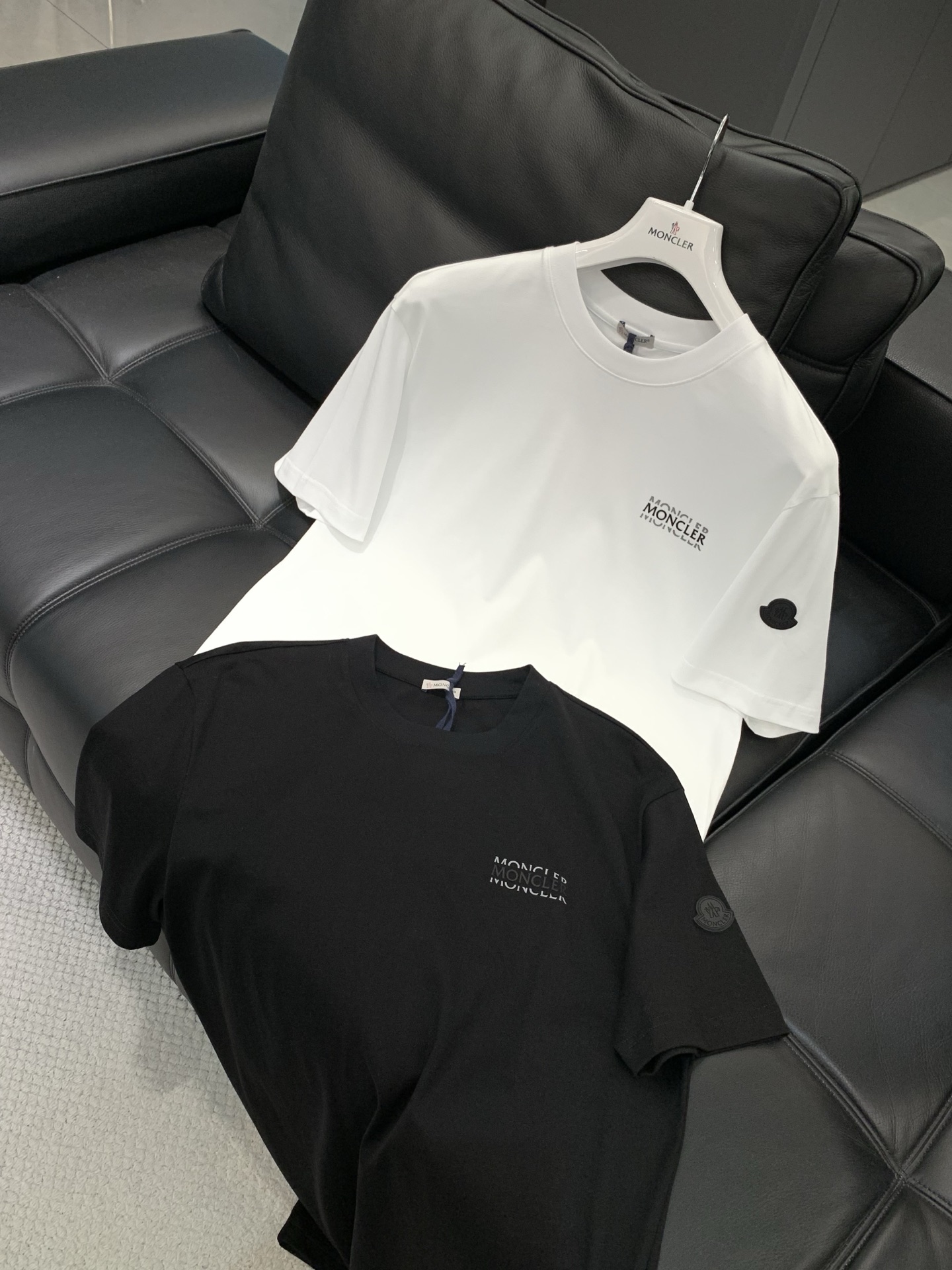 ，Moncler 蒙口，2026夏季最新品，专柜同步有售，原单狠货，时尚休闲圆领短袖T恤，上身舒适！吸睛