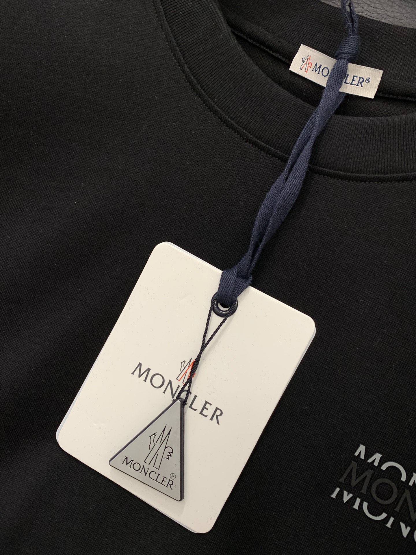 ，Moncler 蒙口，2026夏季最新品，专柜同步有售，原单狠货，时尚休闲圆领短袖T恤，上身舒适！吸睛