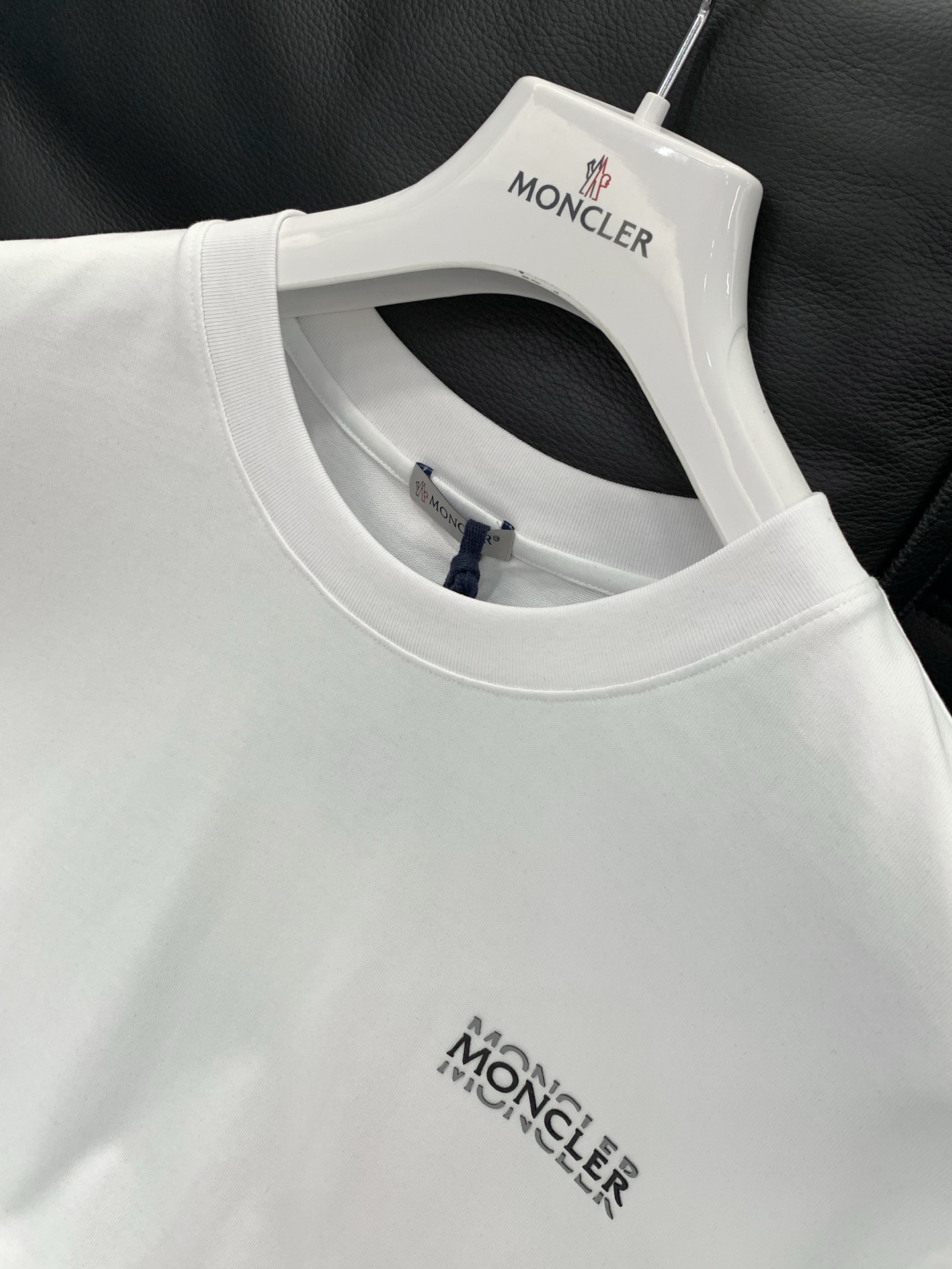 ，Moncler 蒙口，2026夏季最新品，专柜同步有售，原单狠货，时尚休闲圆领短袖T恤，上身舒适！吸睛