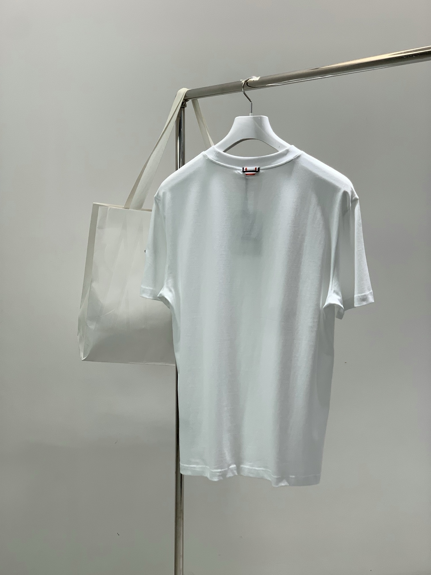 ，Moncler 蒙口，2026夏季最新品，专柜同步有售，原单狠货，时尚休闲圆领短袖T恤，上身舒适！吸睛