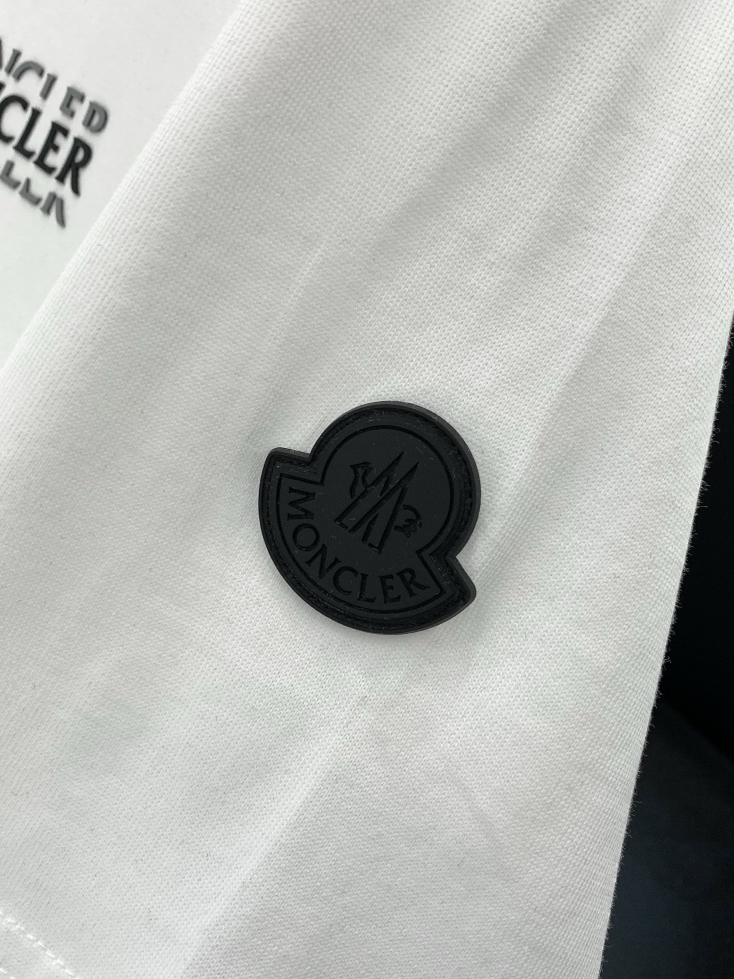 ，Moncler 蒙口，2026夏季最新品，专柜同步有售，原单狠货，时尚休闲圆领短袖T恤，上身舒适！吸睛
