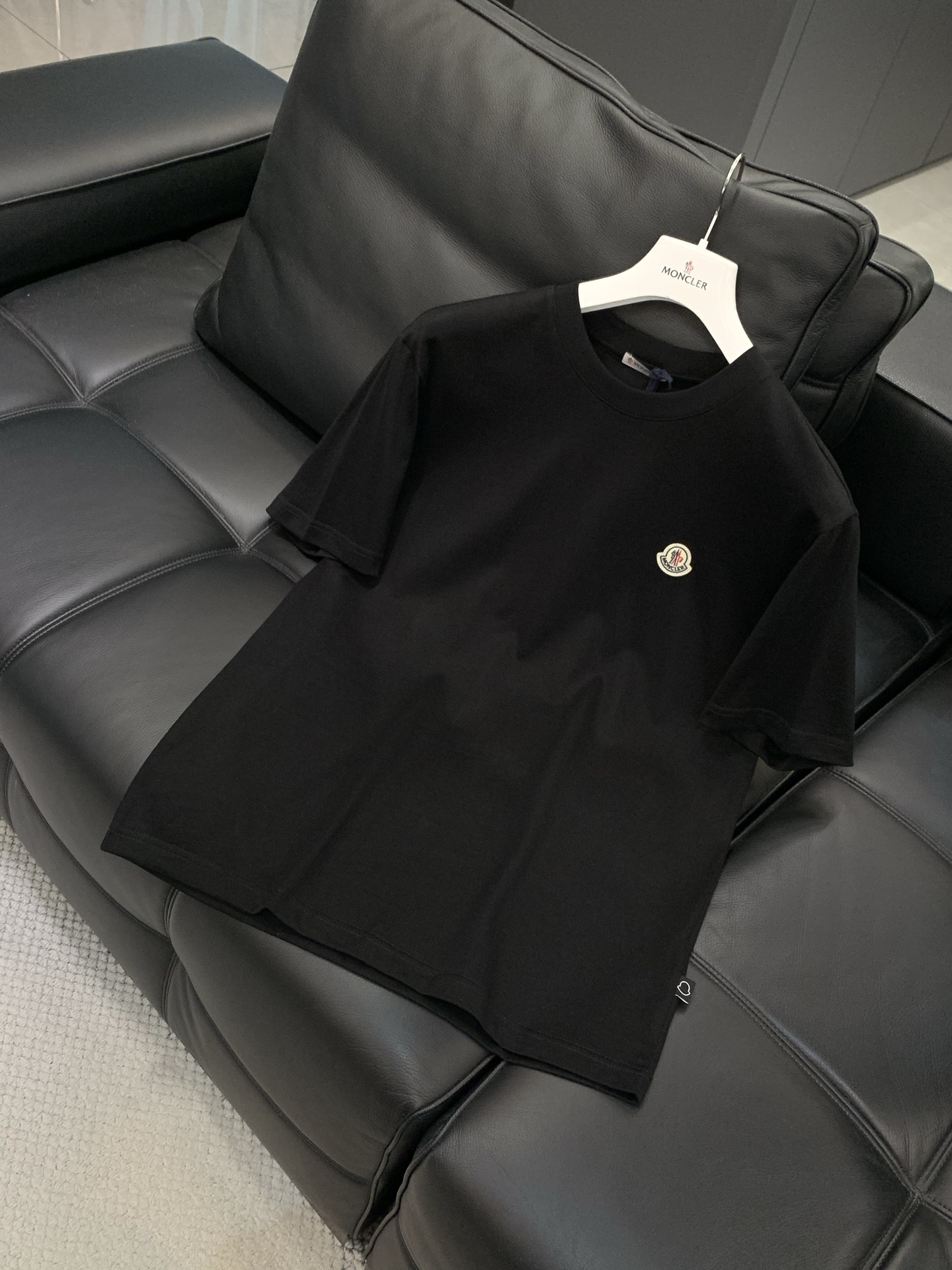 ，Moncler 蒙口，2026夏季最新品，专柜同步有售，原单狠货，时尚休闲圆领短袖T恤，上身舒适！吸睛