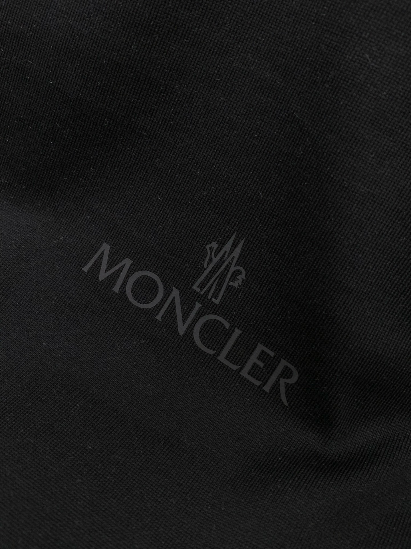 ，Moncler 蒙口，2026夏季最新品，专柜同步有售，原单狠货，时尚休闲圆领短袖T恤，上身舒适！吸睛