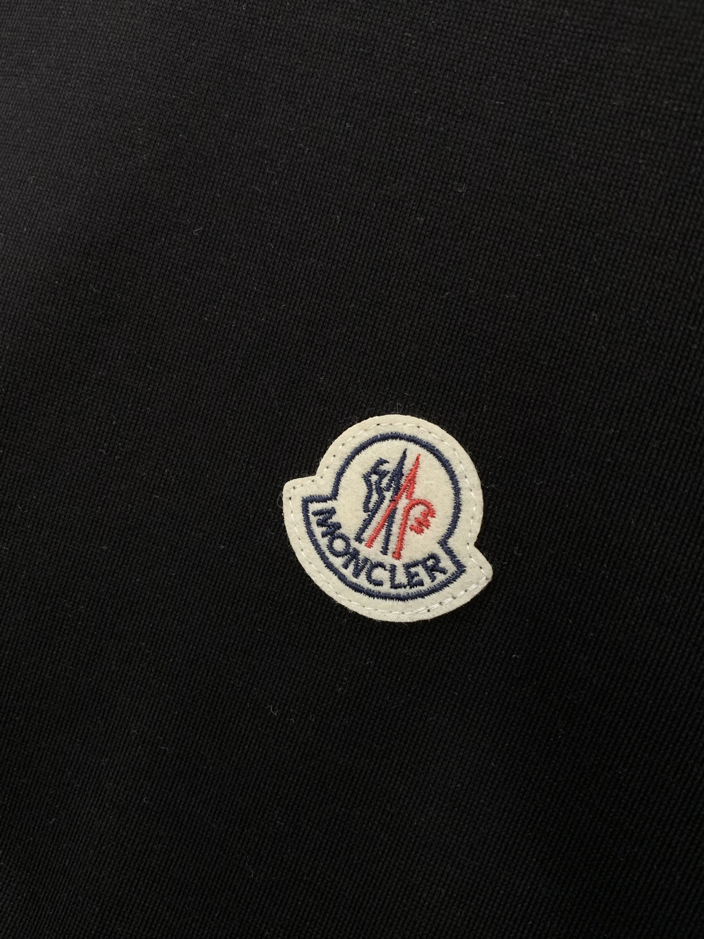 ，Moncler 蒙口，2026夏季最新品，专柜同步有售，原单狠货，时尚休闲圆领短袖T恤，上身舒适！吸睛