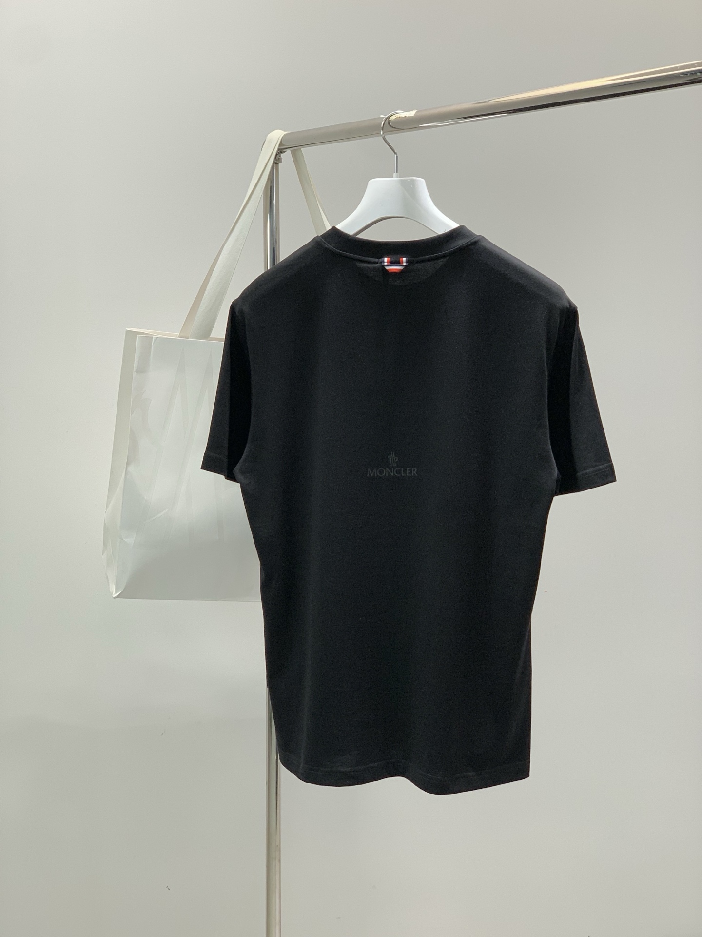 ，Moncler 蒙口，2026夏季最新品，专柜同步有售，原单狠货，时尚休闲圆领短袖T恤，上身舒适！吸睛