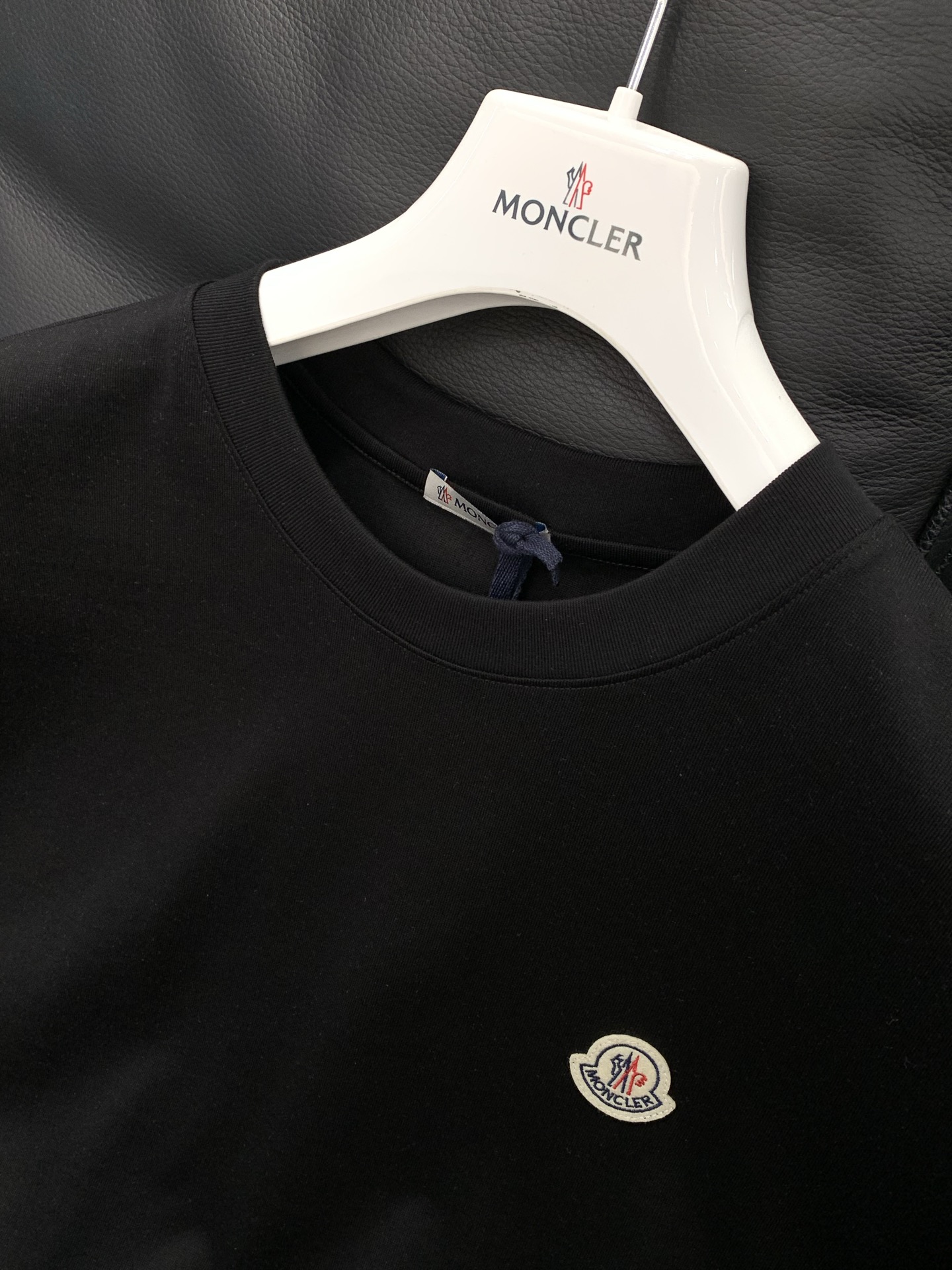 ，Moncler 蒙口，2026夏季最新品，专柜同步有售，原单狠货，时尚休闲圆领短袖T恤，上身舒适！吸睛