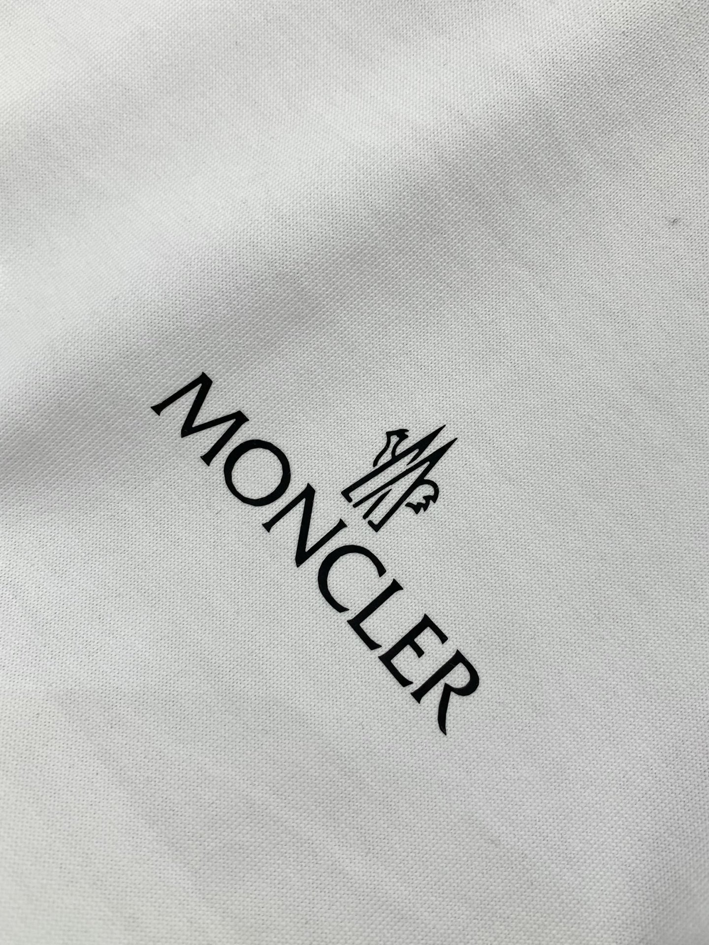 ，Moncler 蒙口，2026夏季最新品，专柜同步有售，原单狠货，时尚休闲圆领短袖T恤，上身舒适！吸睛