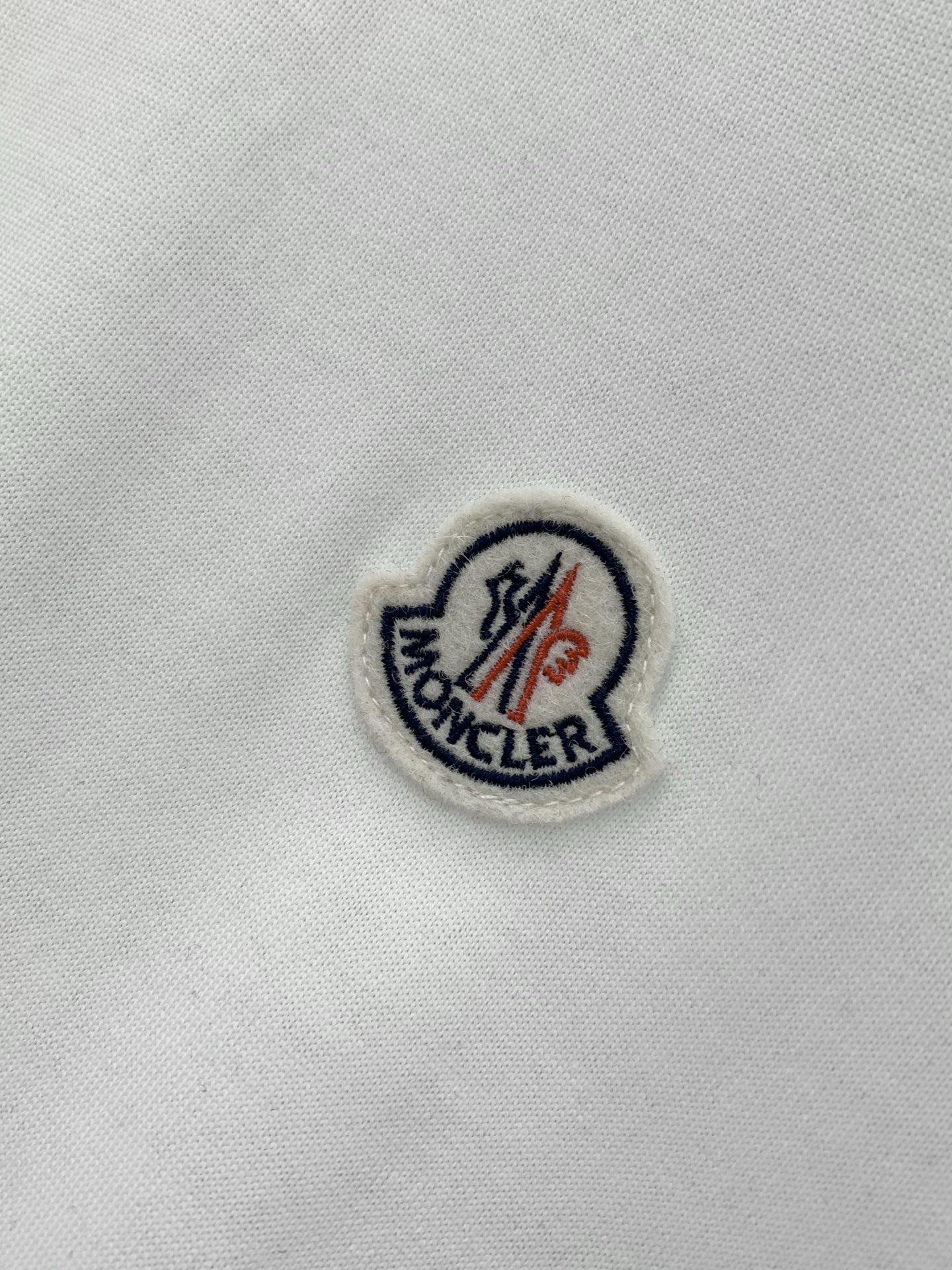 ，Moncler 蒙口，2026夏季最新品，专柜同步有售，原单狠货，时尚休闲圆领短袖T恤，上身舒适！吸睛