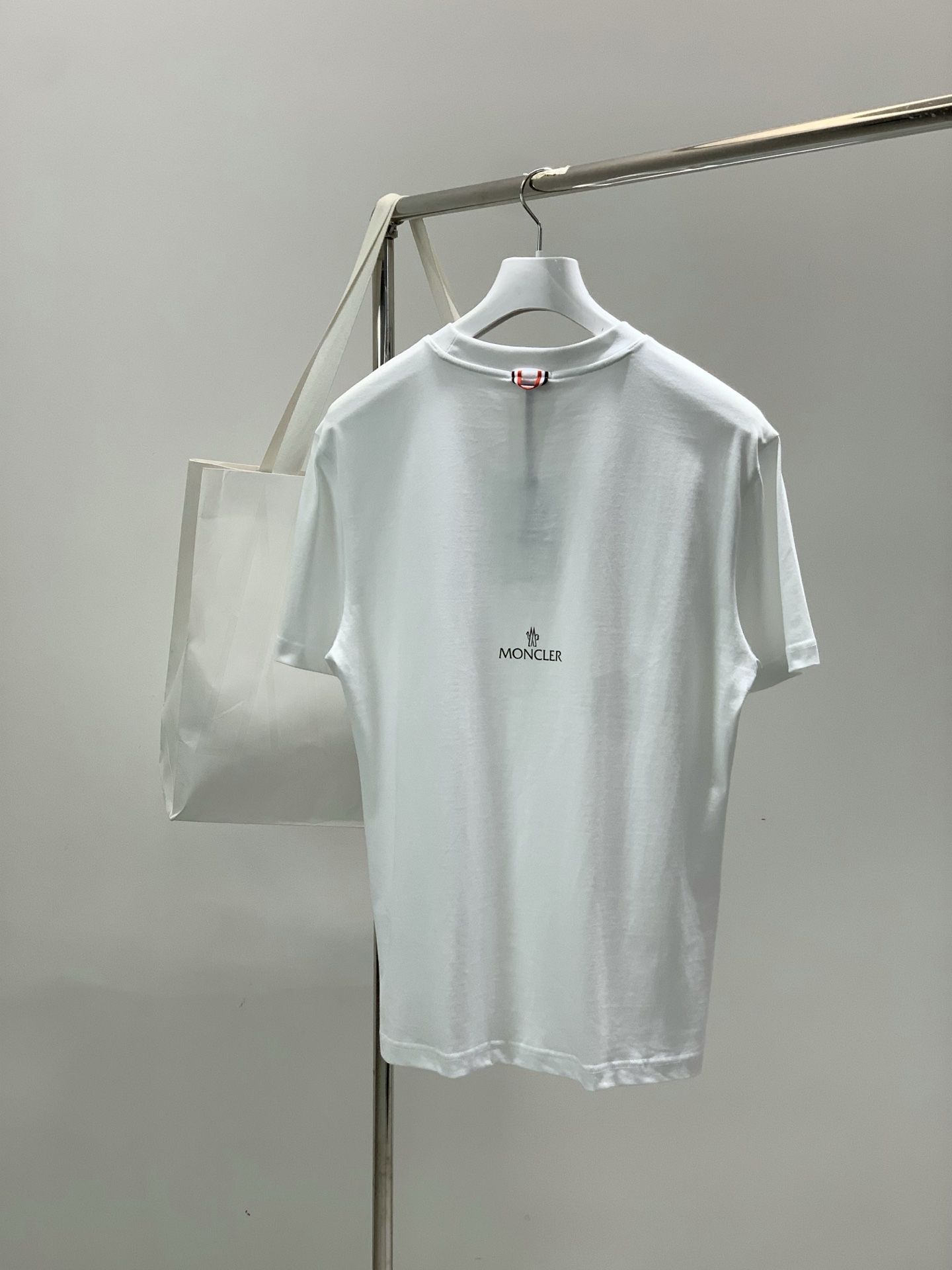 ，Moncler 蒙口，2026夏季最新品，专柜同步有售，原单狠货，时尚休闲圆领短袖T恤，上身舒适！吸睛