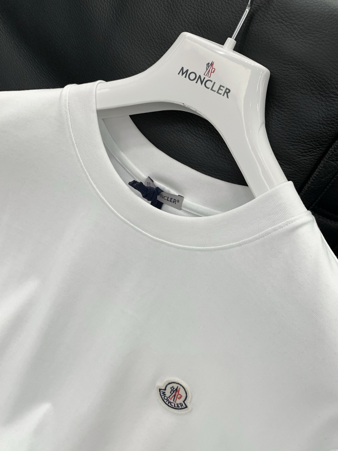 ，Moncler 蒙口，2026夏季最新品，专柜同步有售，原单狠货，时尚休闲圆领短袖T恤，上身舒适！吸睛