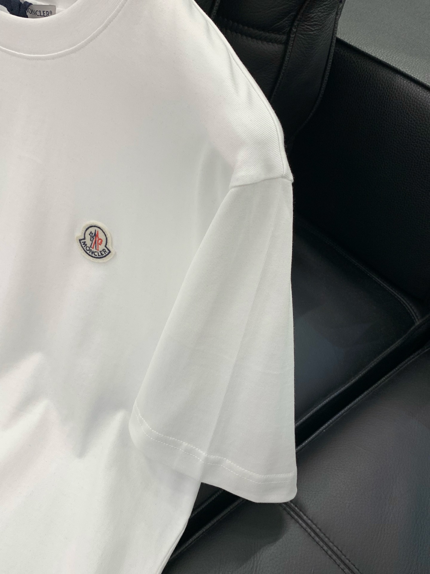 ，Moncler 蒙口，2026夏季最新品，专柜同步有售，原单狠货，时尚休闲圆领短袖T恤，上身舒适！吸睛