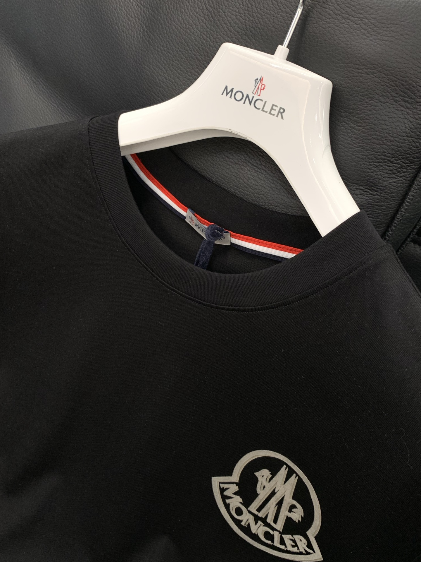 ，Moncler 蒙口，2026夏季最新品，专柜同步有售，原单狠货，时尚休闲圆领短袖T恤，上身舒适！吸睛