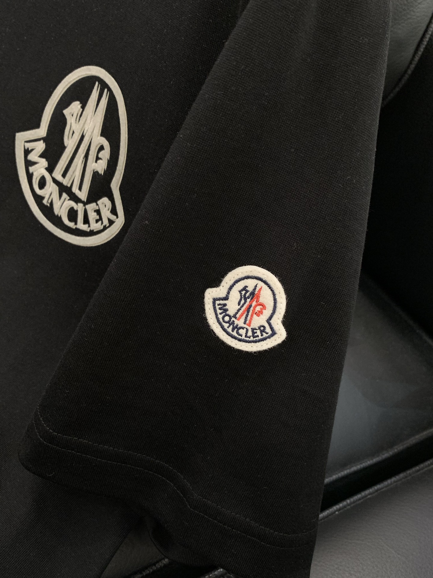 ，Moncler 蒙口，2026夏季最新品，专柜同步有售，原单狠货，时尚休闲圆领短袖T恤，上身舒适！吸睛
